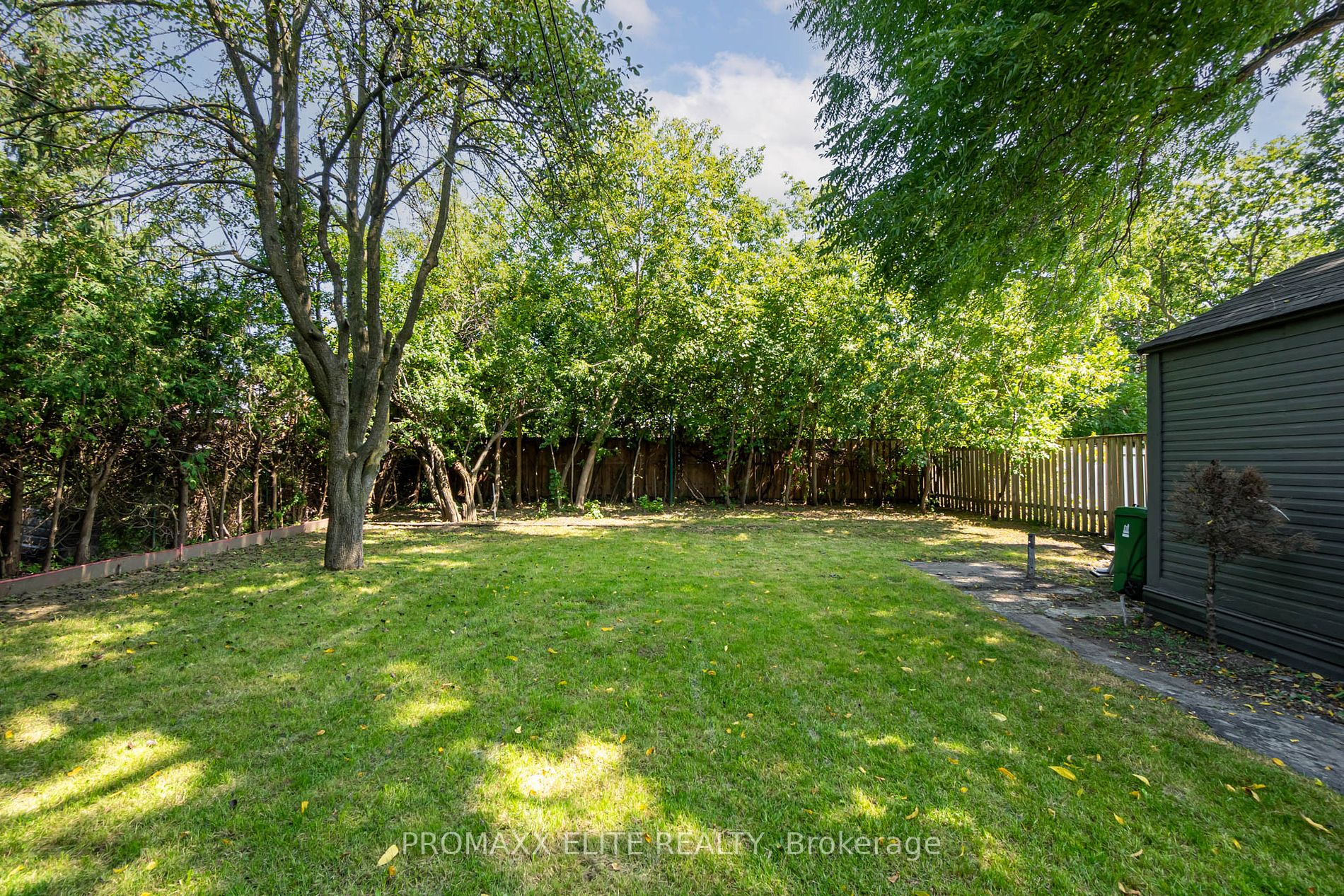 5 Lockerbie Avenue