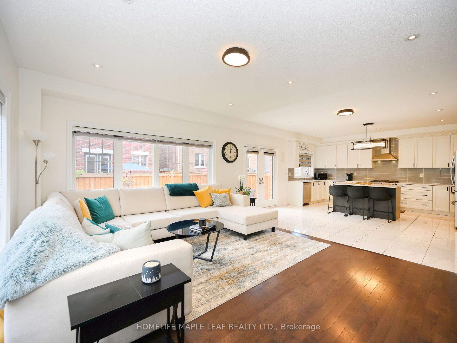 87 Agava St-Upper Level