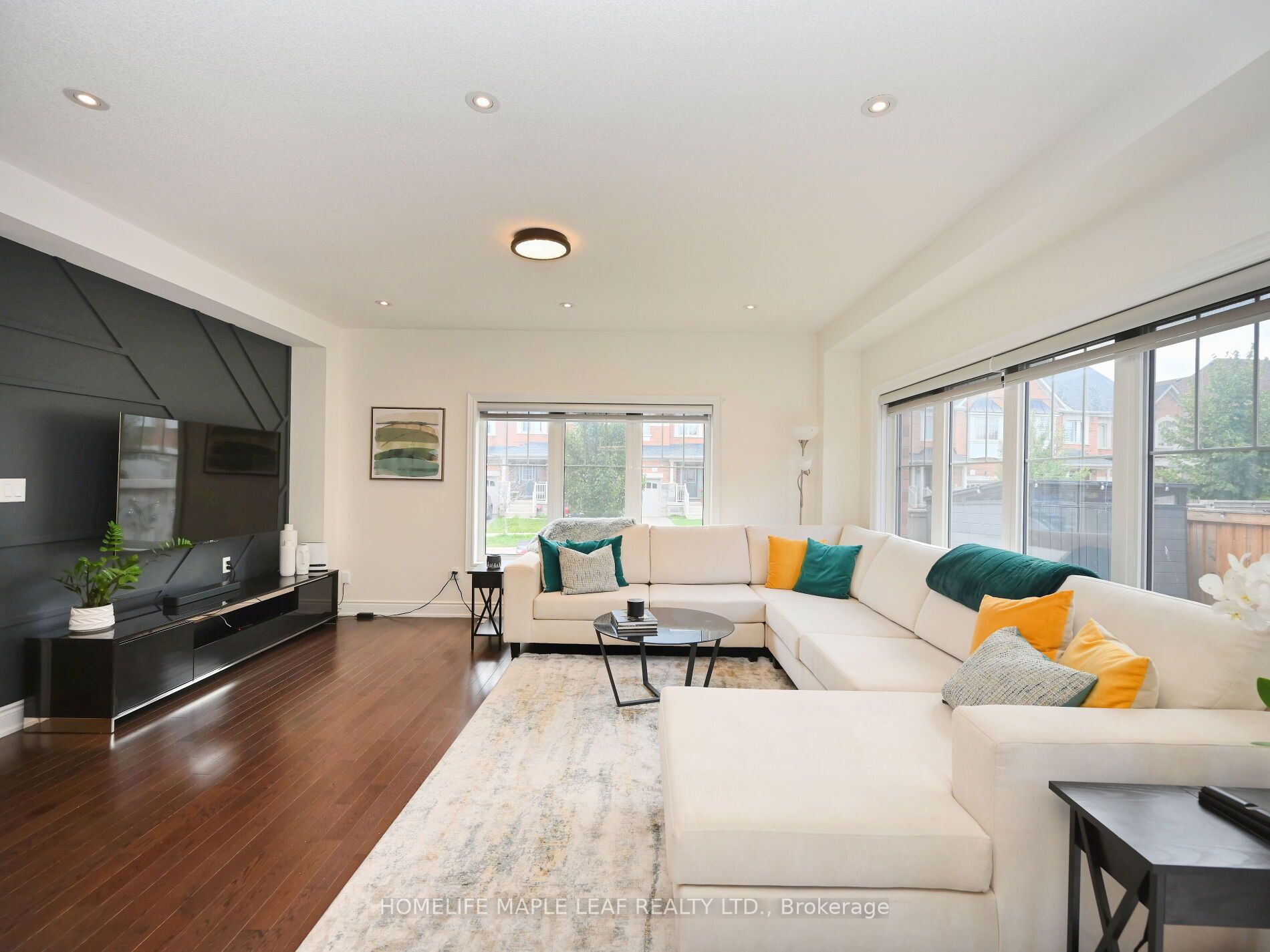 87 Agava St-Upper Level