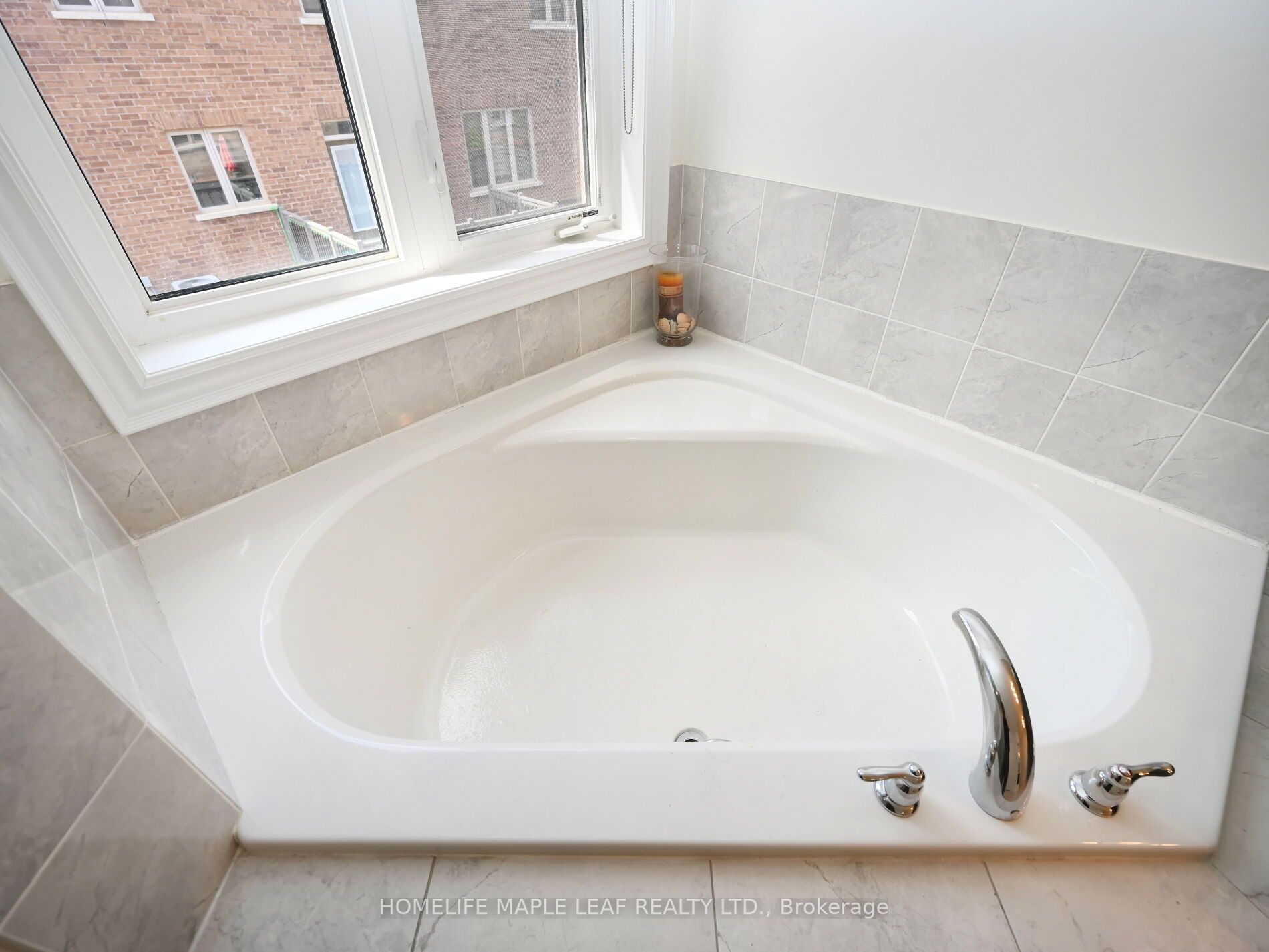 87 Agava St-Upper Level