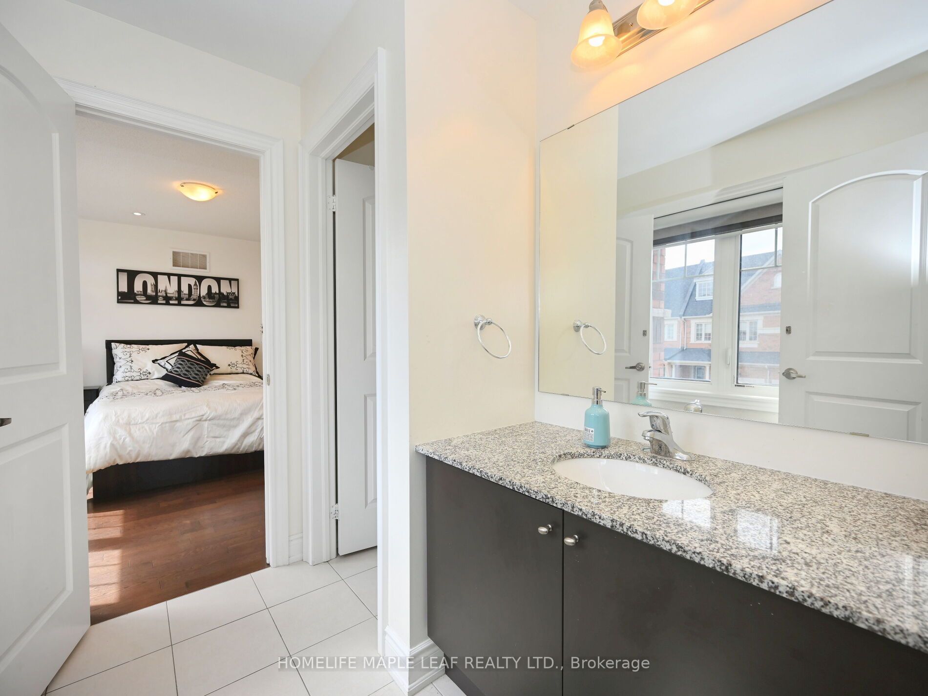 87 Agava St-Upper Level