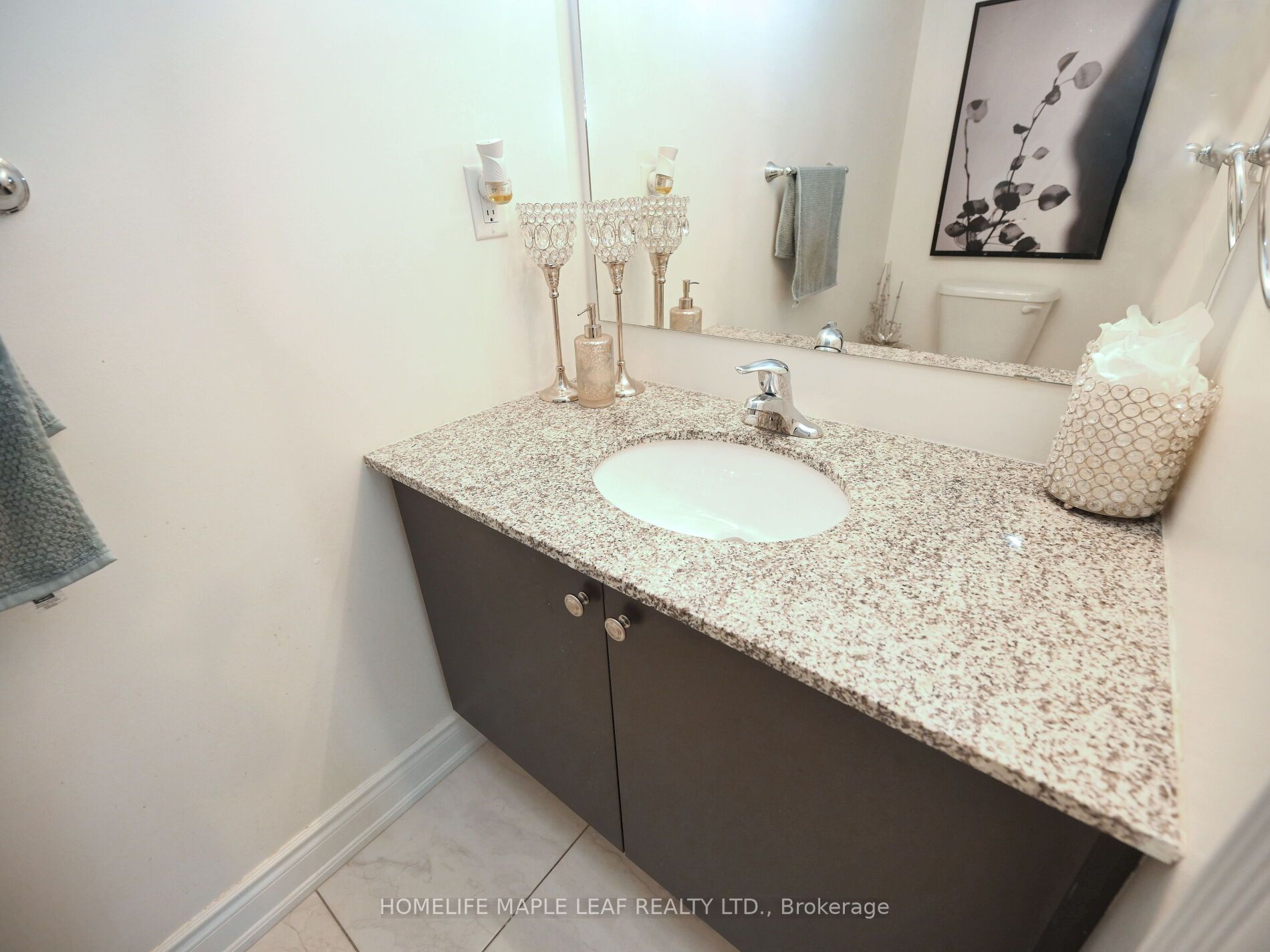 87 Agava St-Upper Level