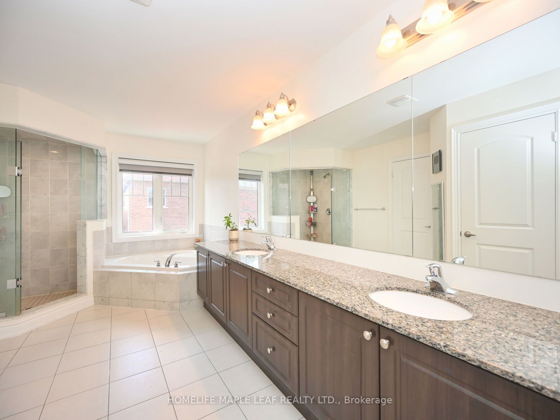 87 Agava St-Upper Level