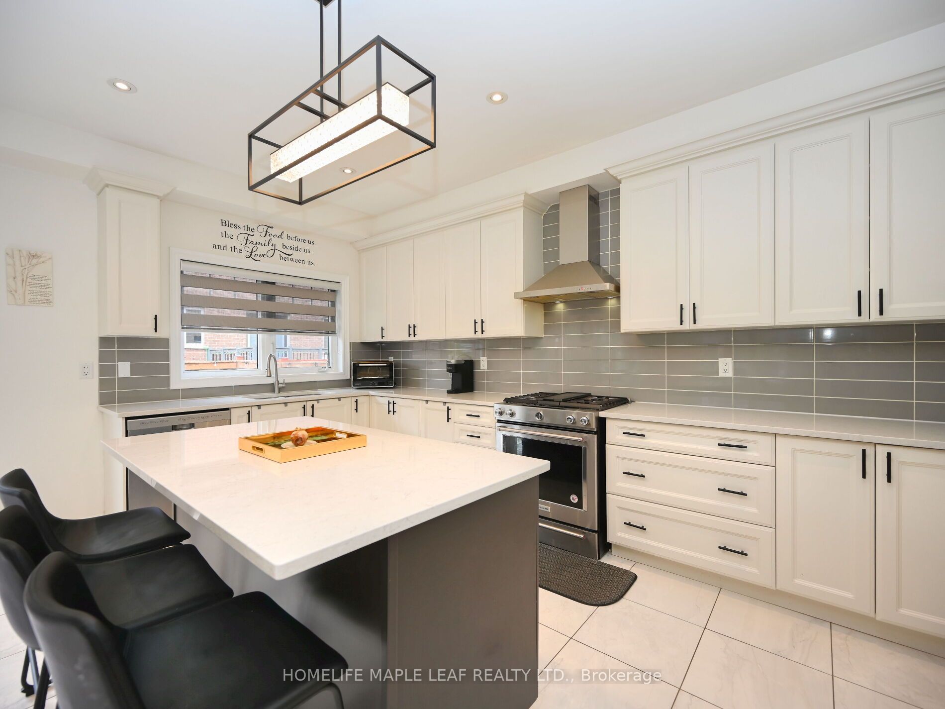 87 Agava St-Upper Level