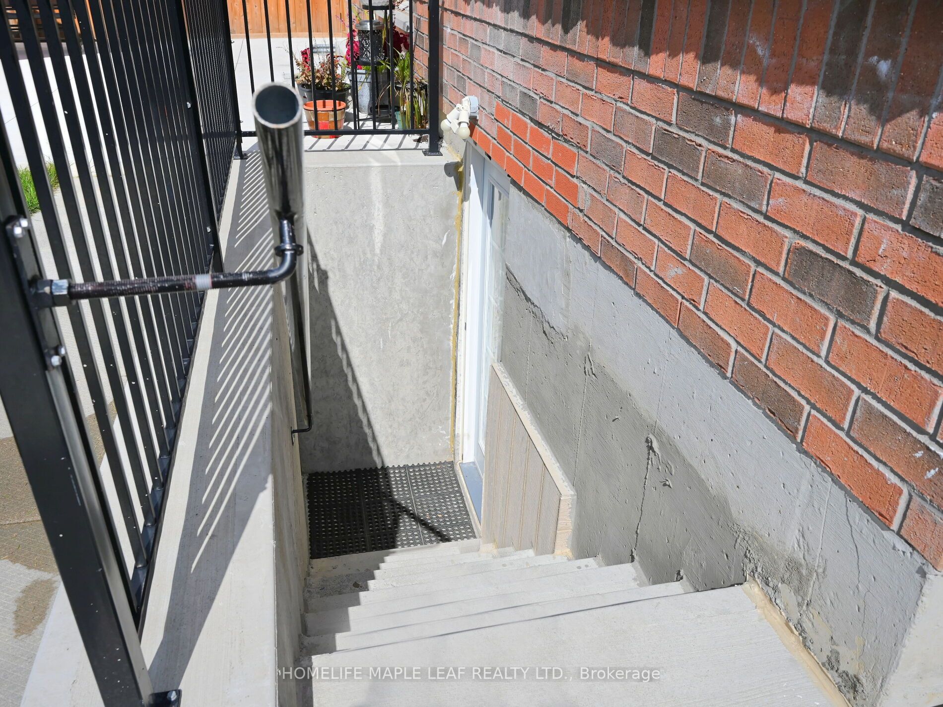 87 Agava St-Upper Level