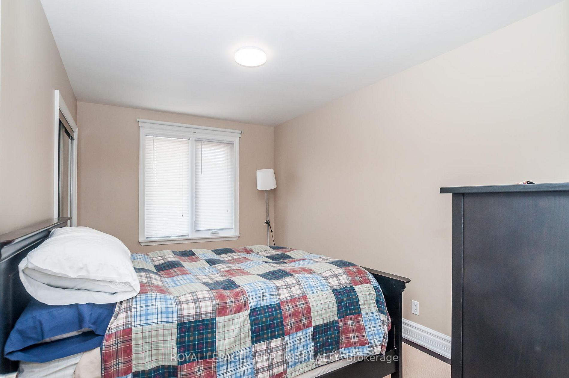 8 Norgrove Crescent