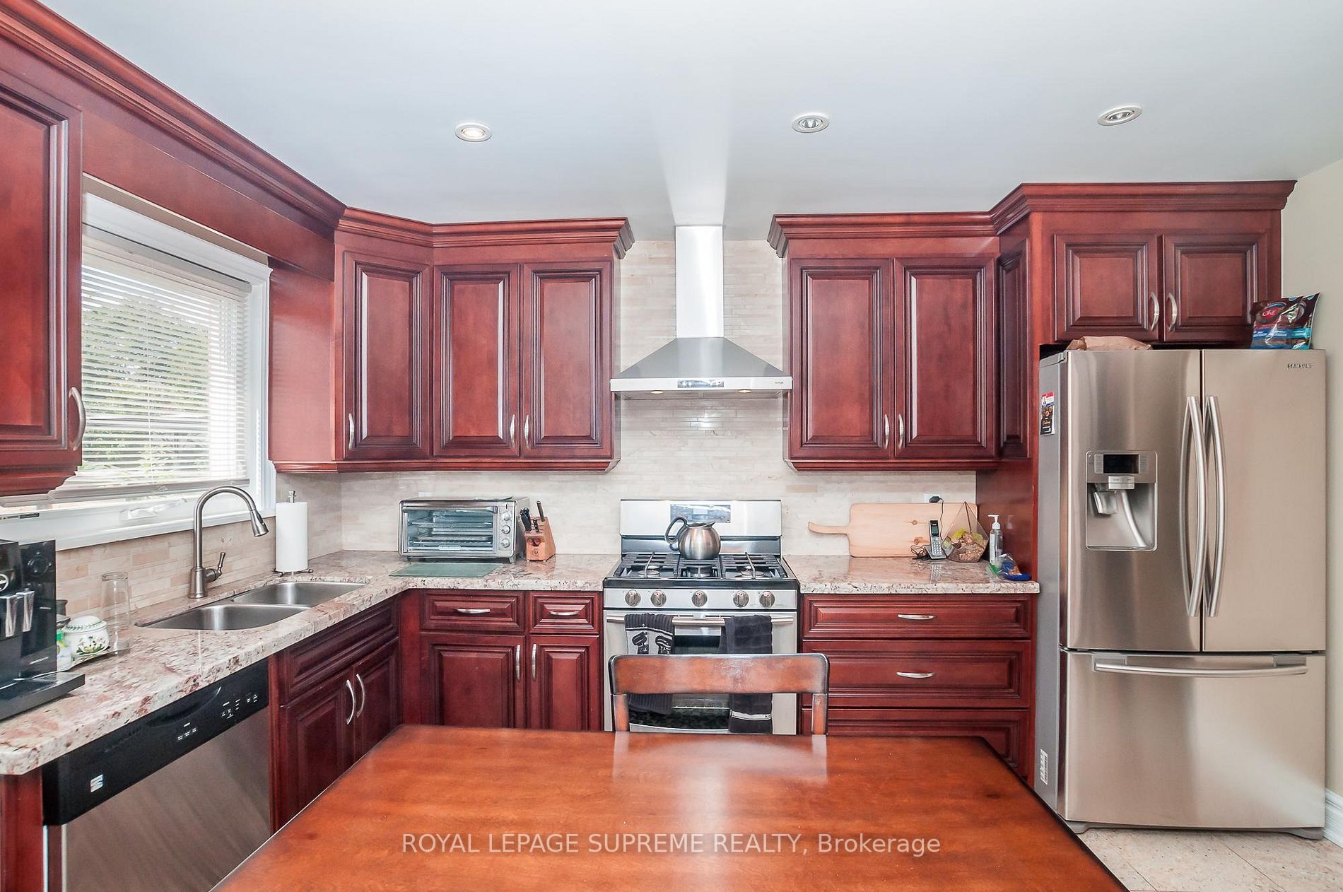 8 Norgrove Crescent