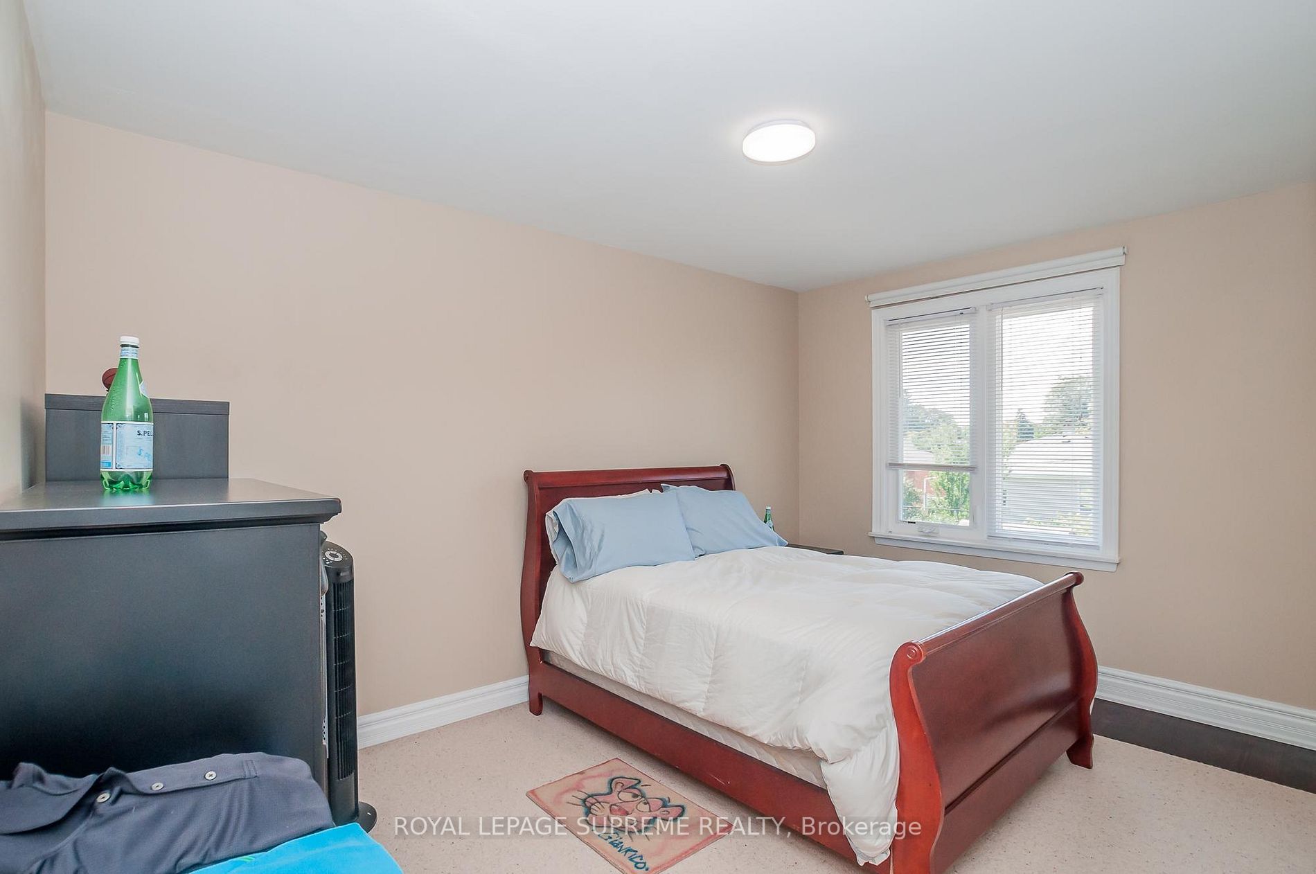 8 Norgrove Crescent
