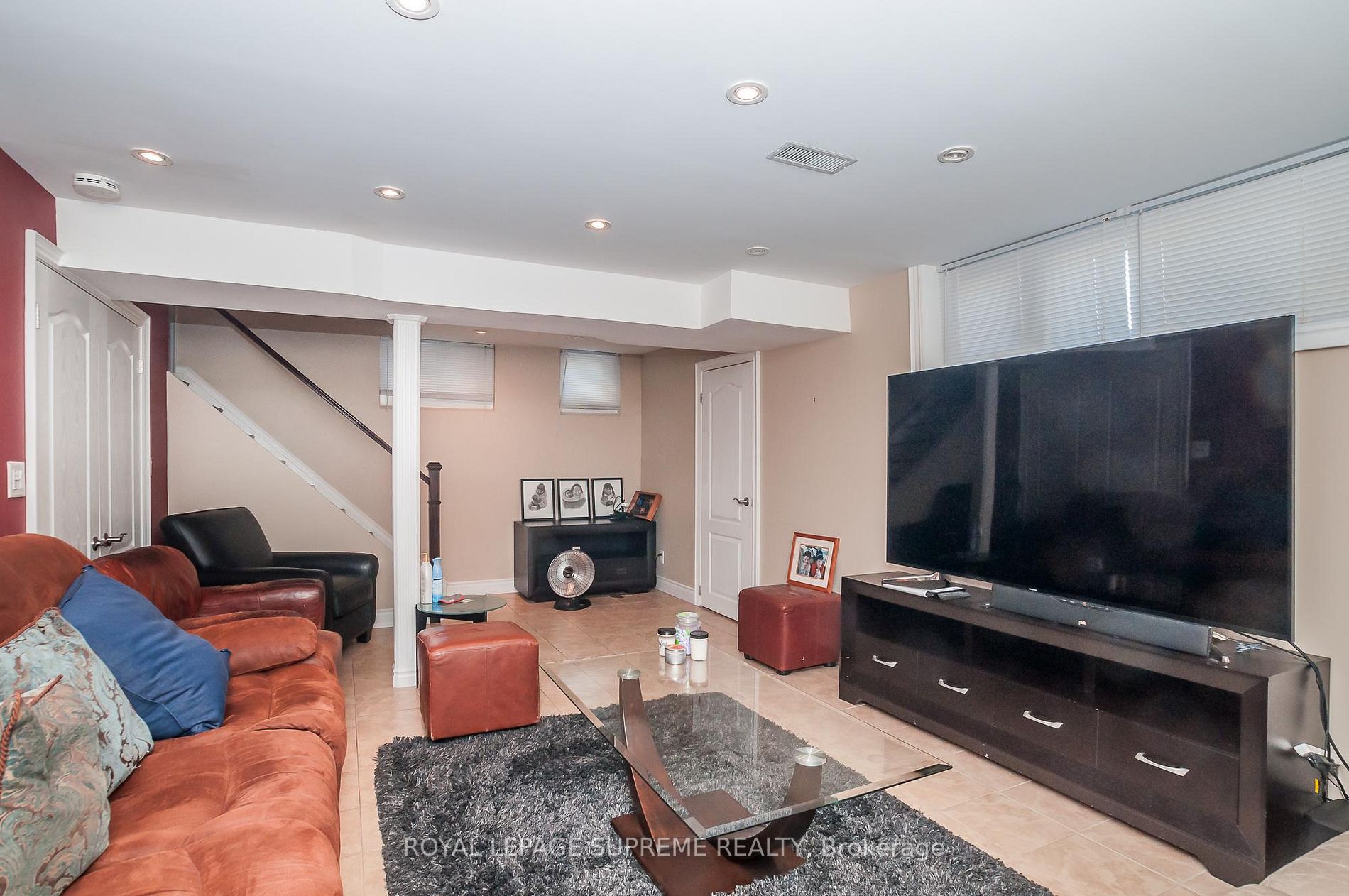 8 Norgrove Crescent