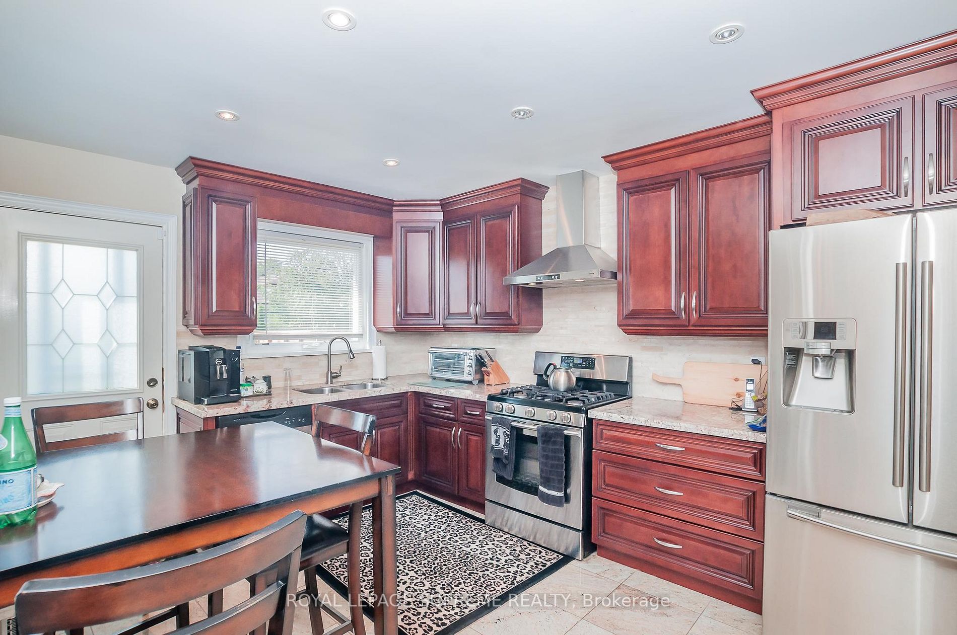 8 Norgrove Crescent