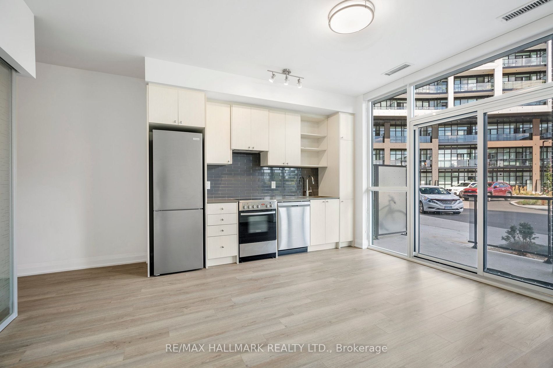 50 George Butchart Dr, #118