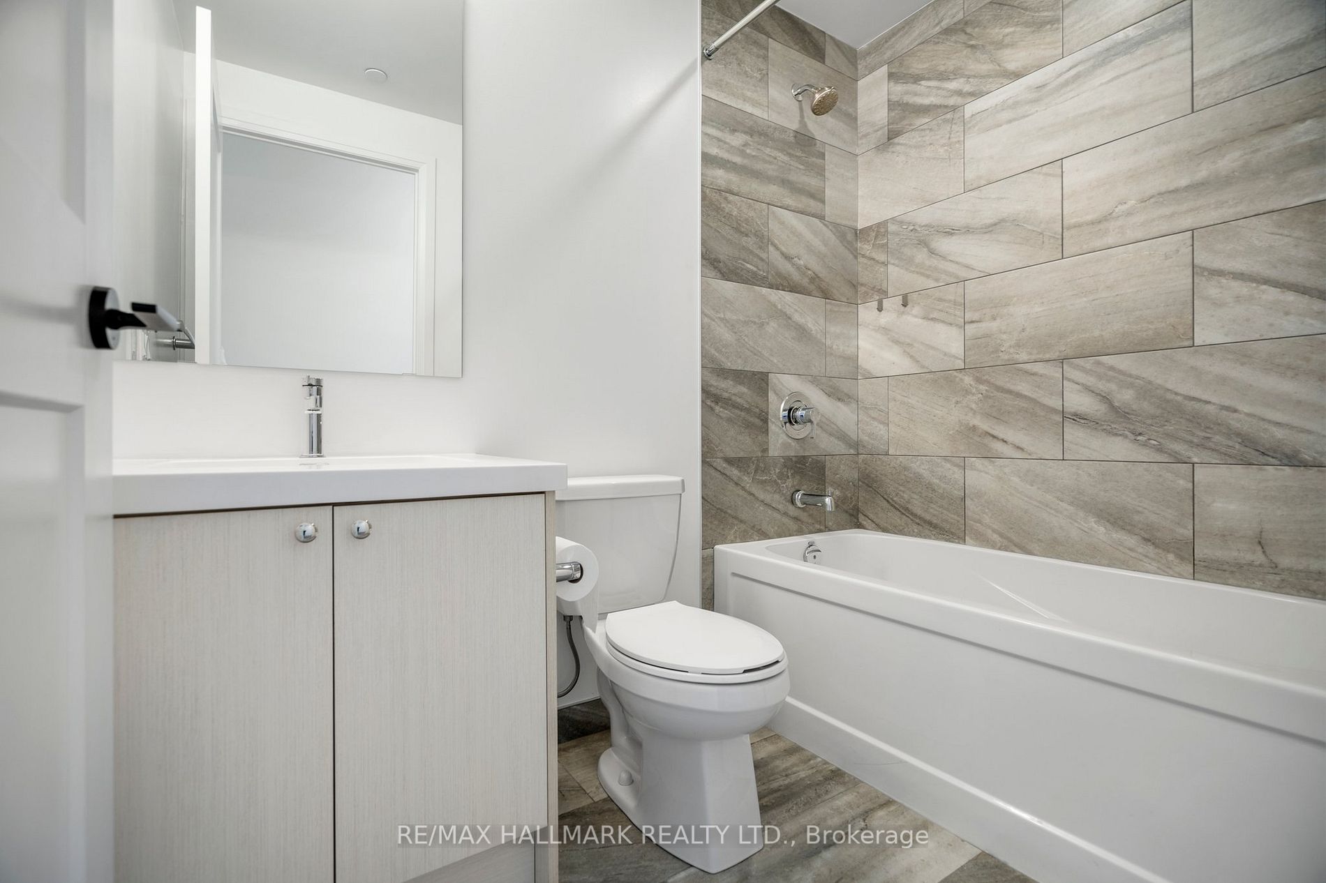 50 George Butchart Dr, #118
