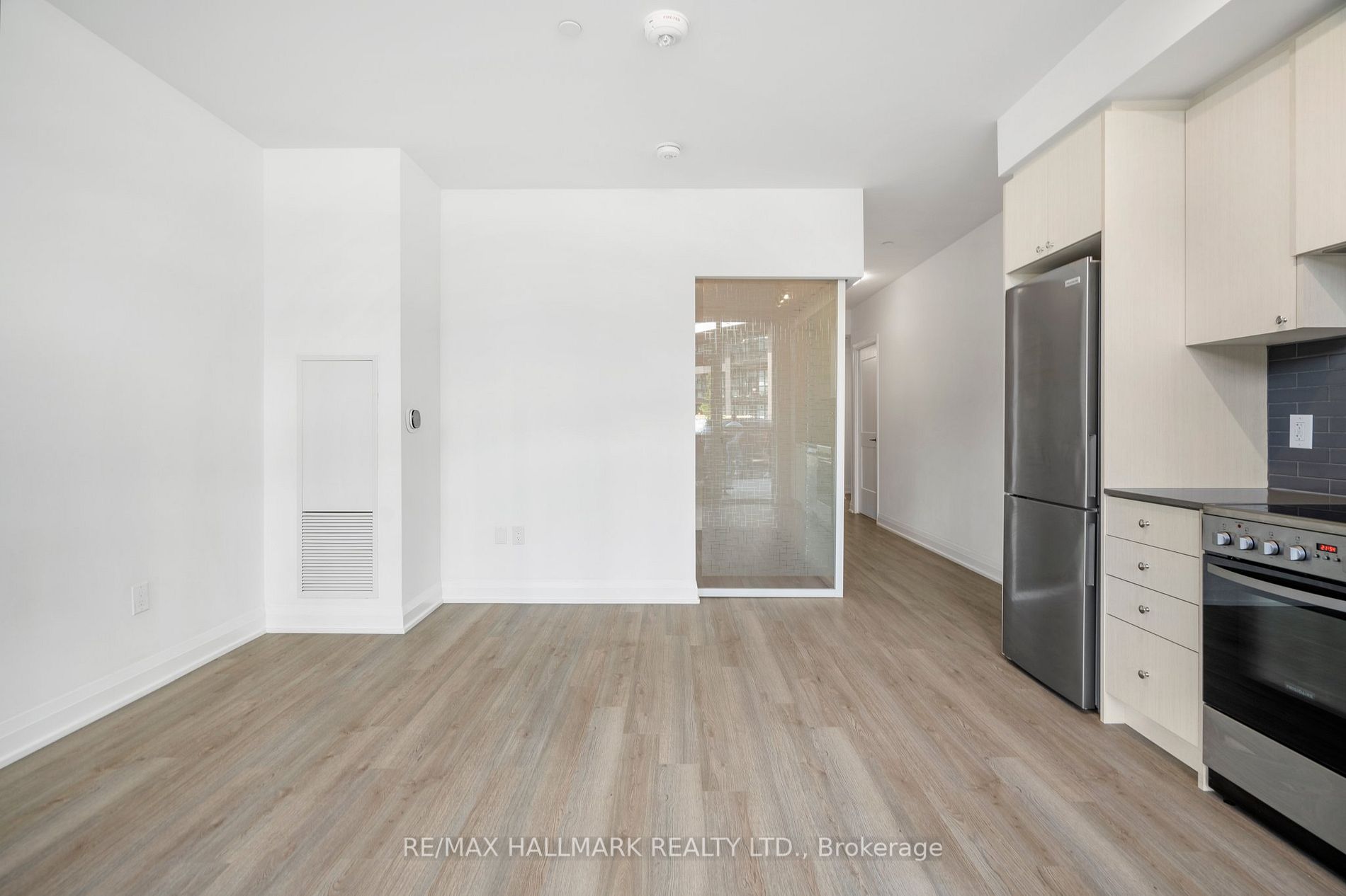 50 George Butchart Dr, #118
