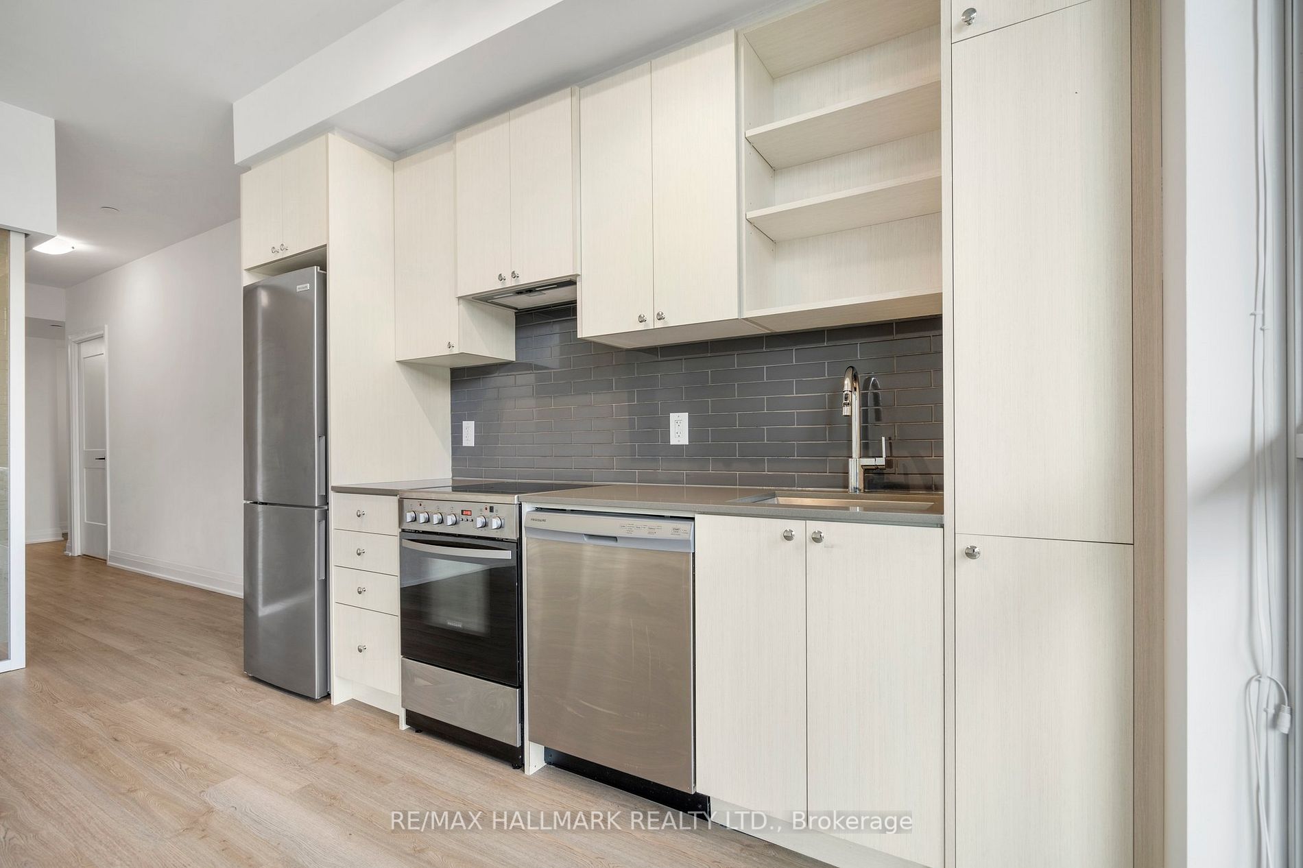 50 George Butchart Dr, #118