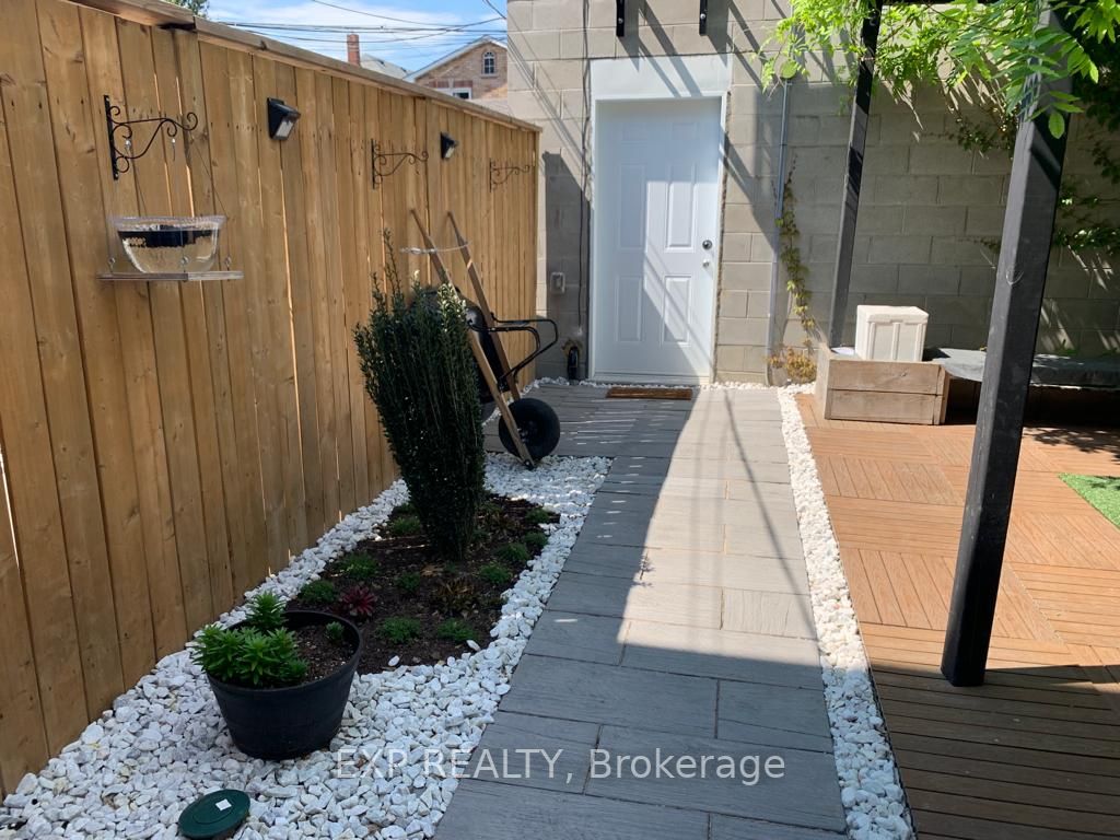 314 Weston Rd