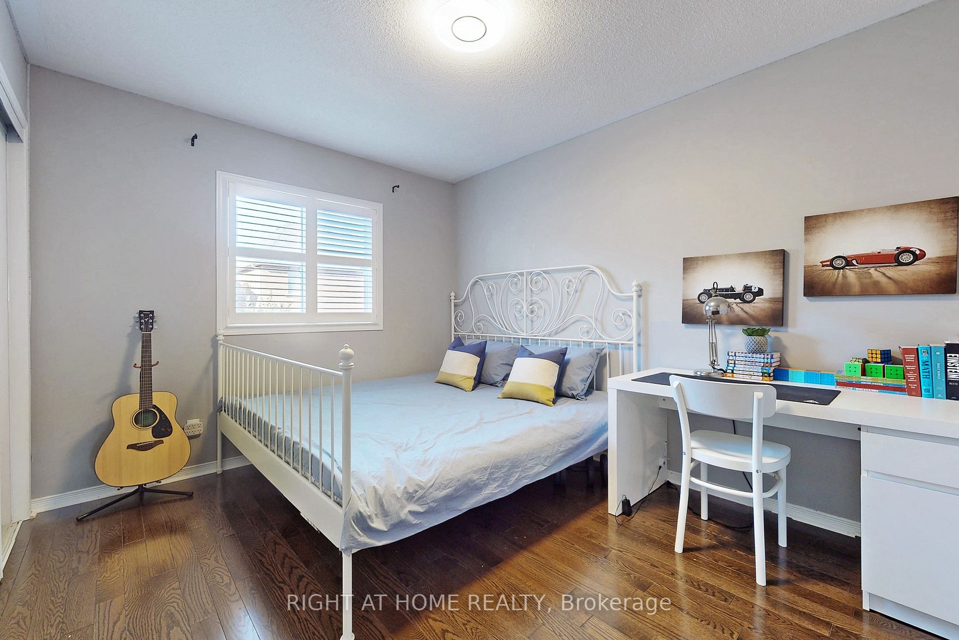 2208 Crestmont Dr
