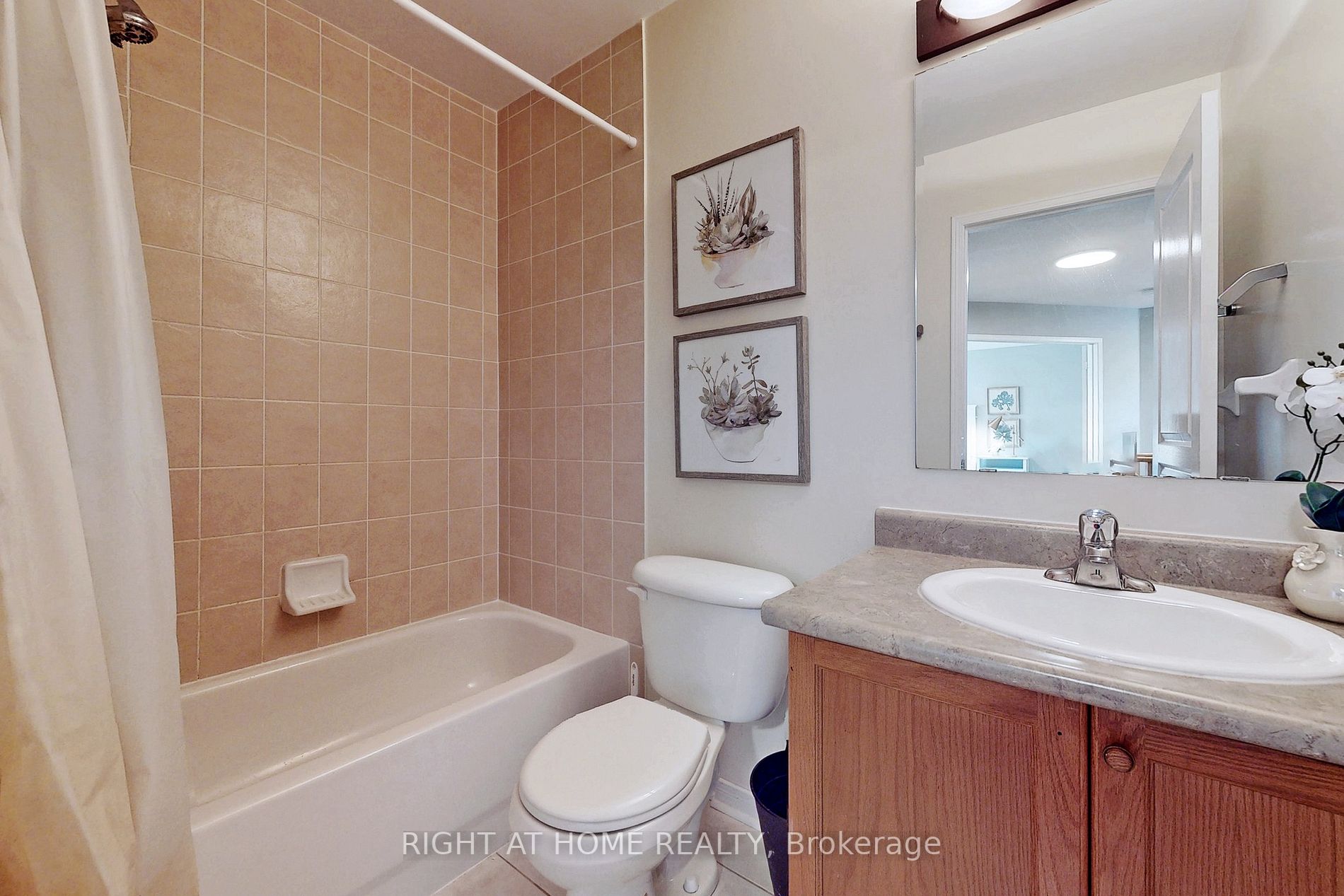 2208 Crestmont Dr