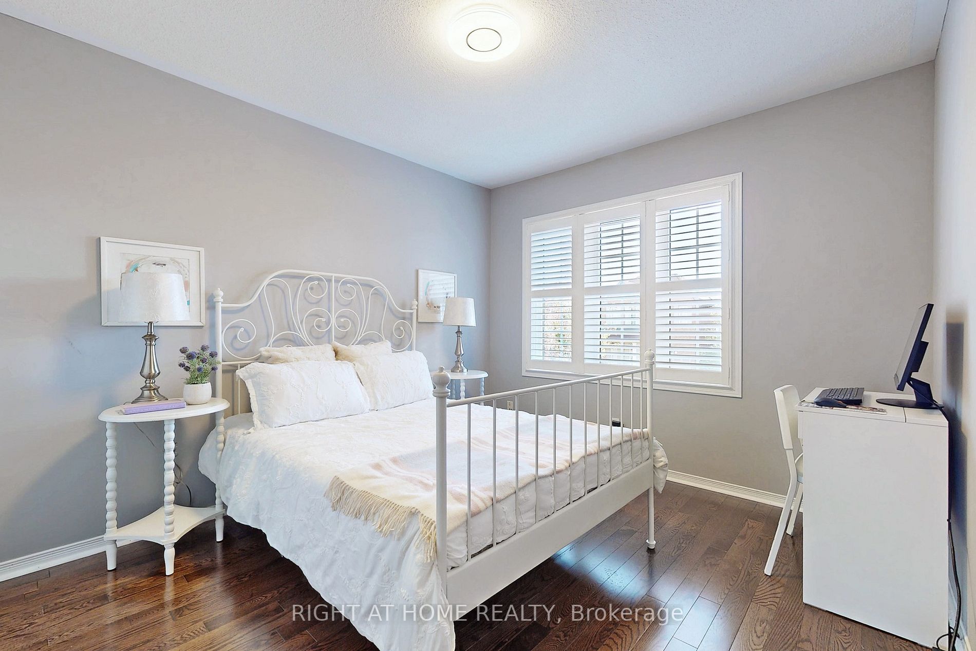 2208 Crestmont Dr
