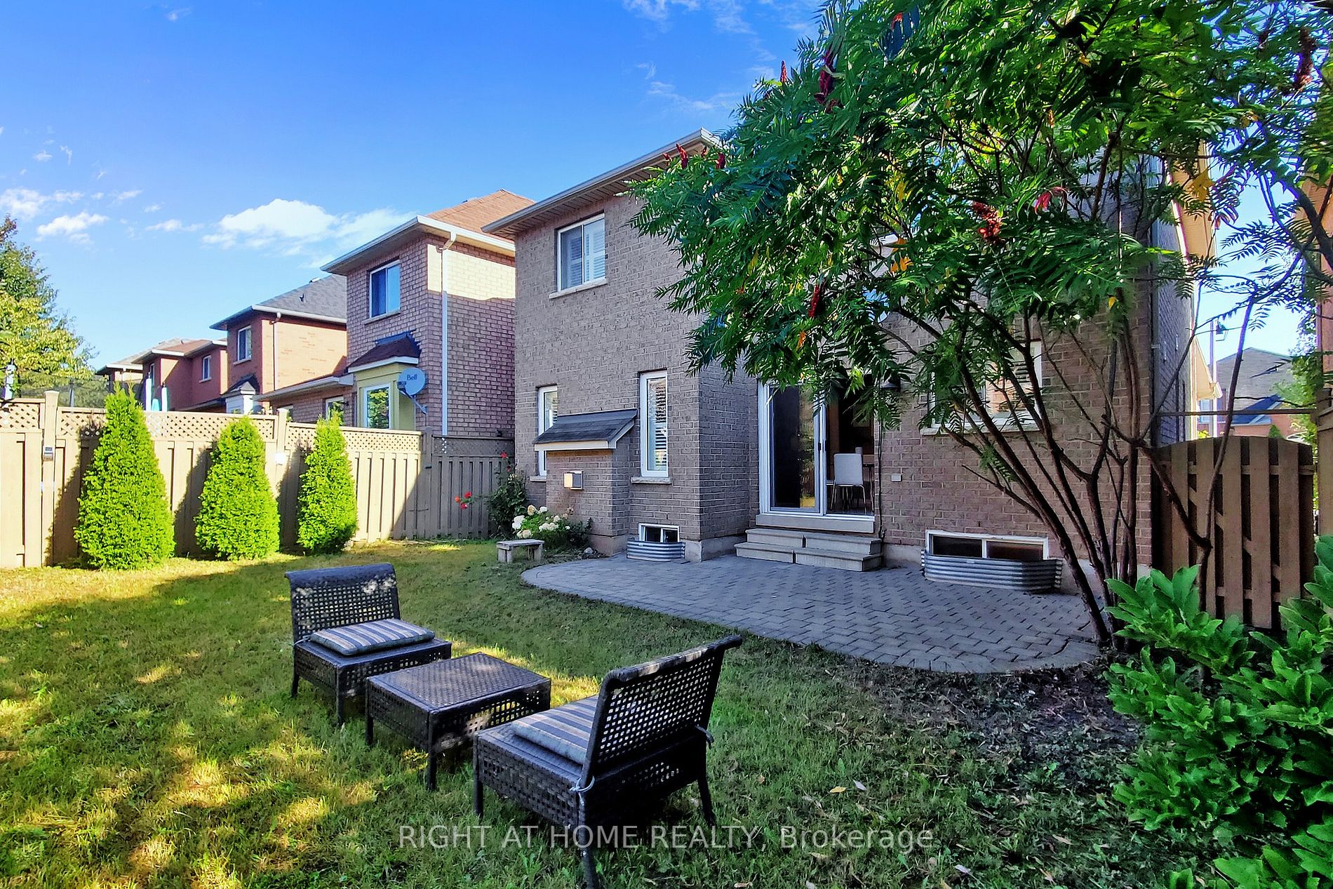 2208 Crestmont Dr