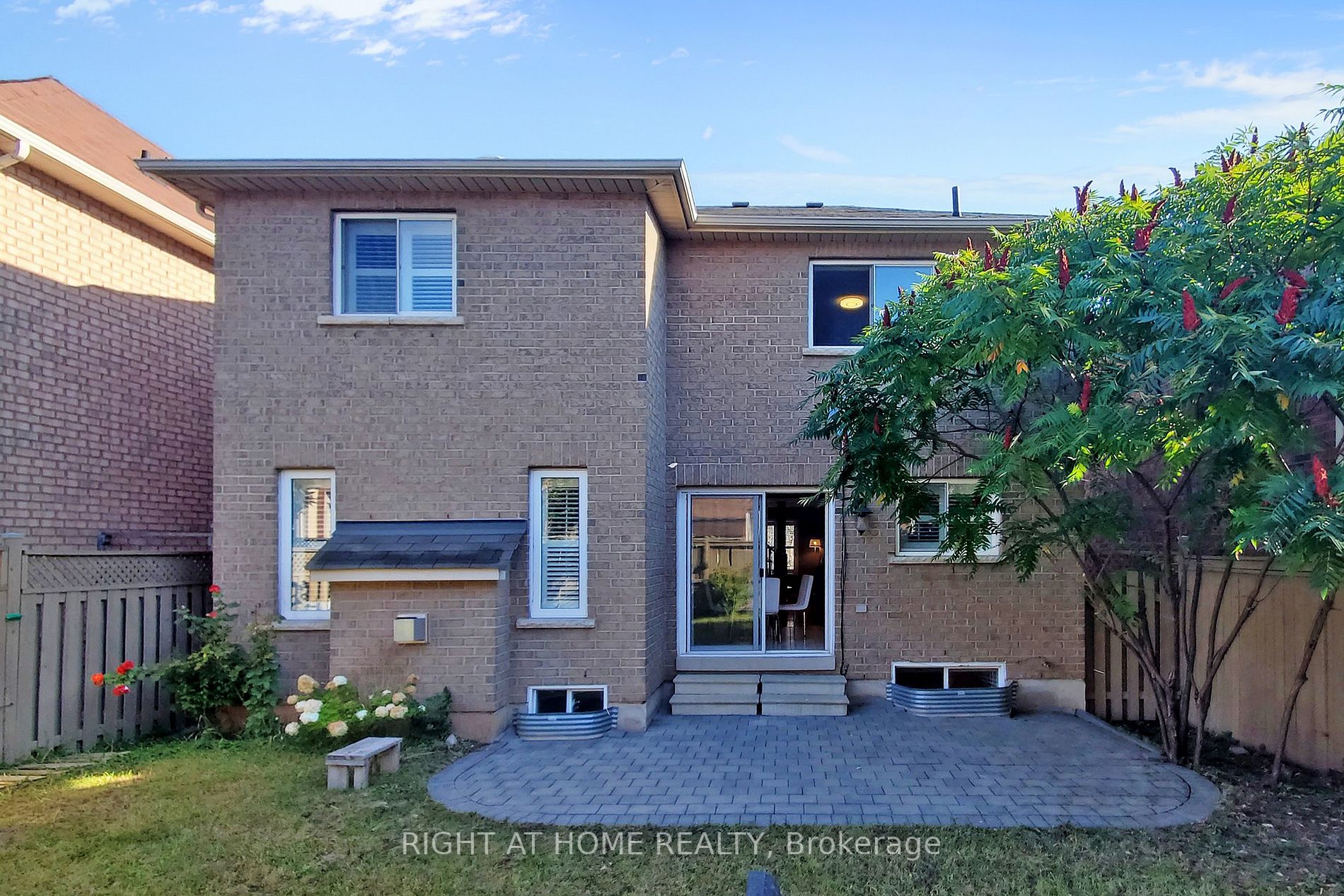 2208 Crestmont Dr