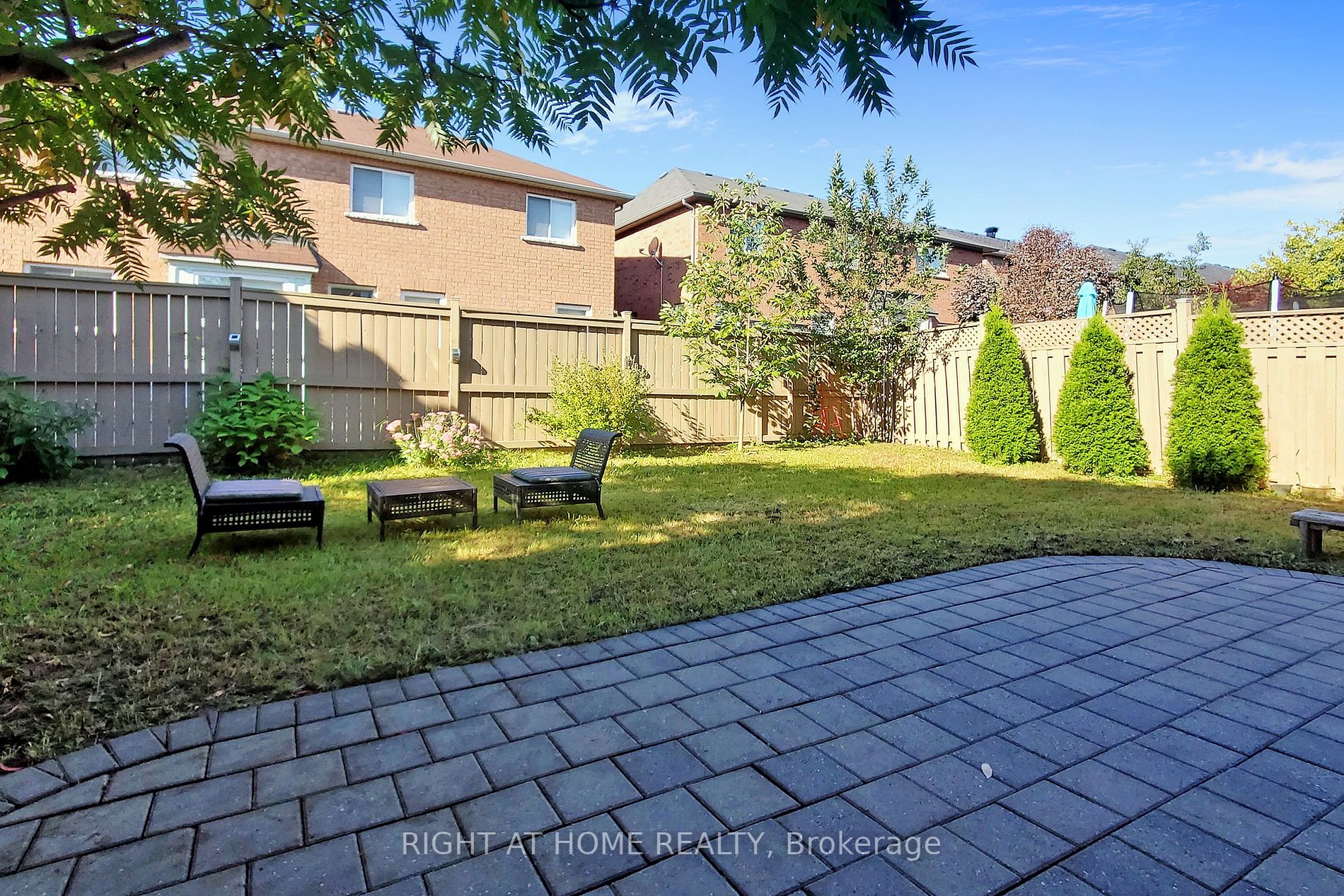 2208 Crestmont Dr