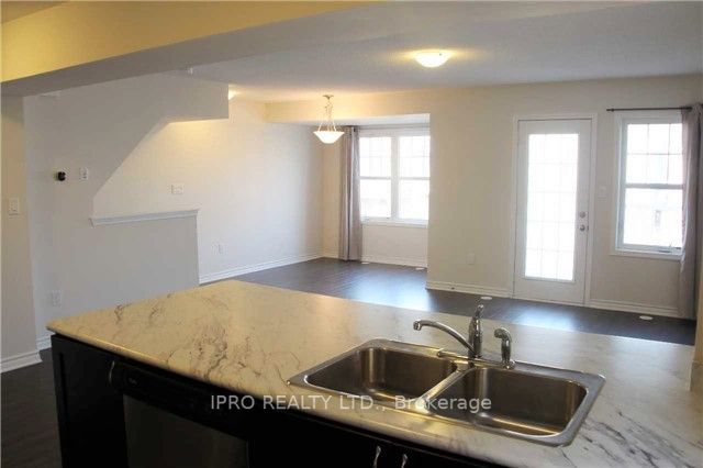1541 Gainer Cres