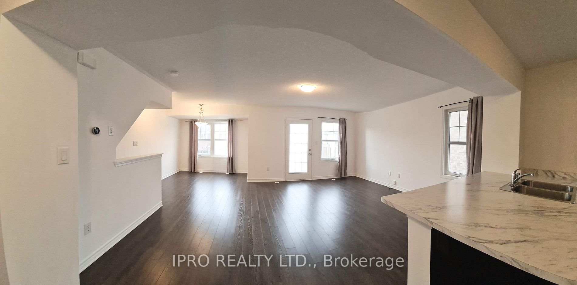 1541 Gainer Cres