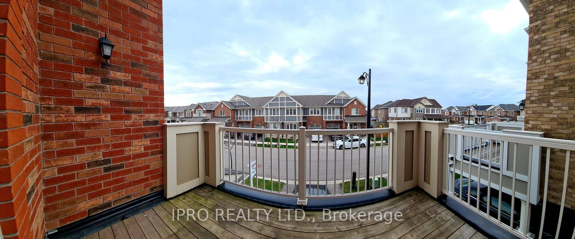 1541 Gainer Cres