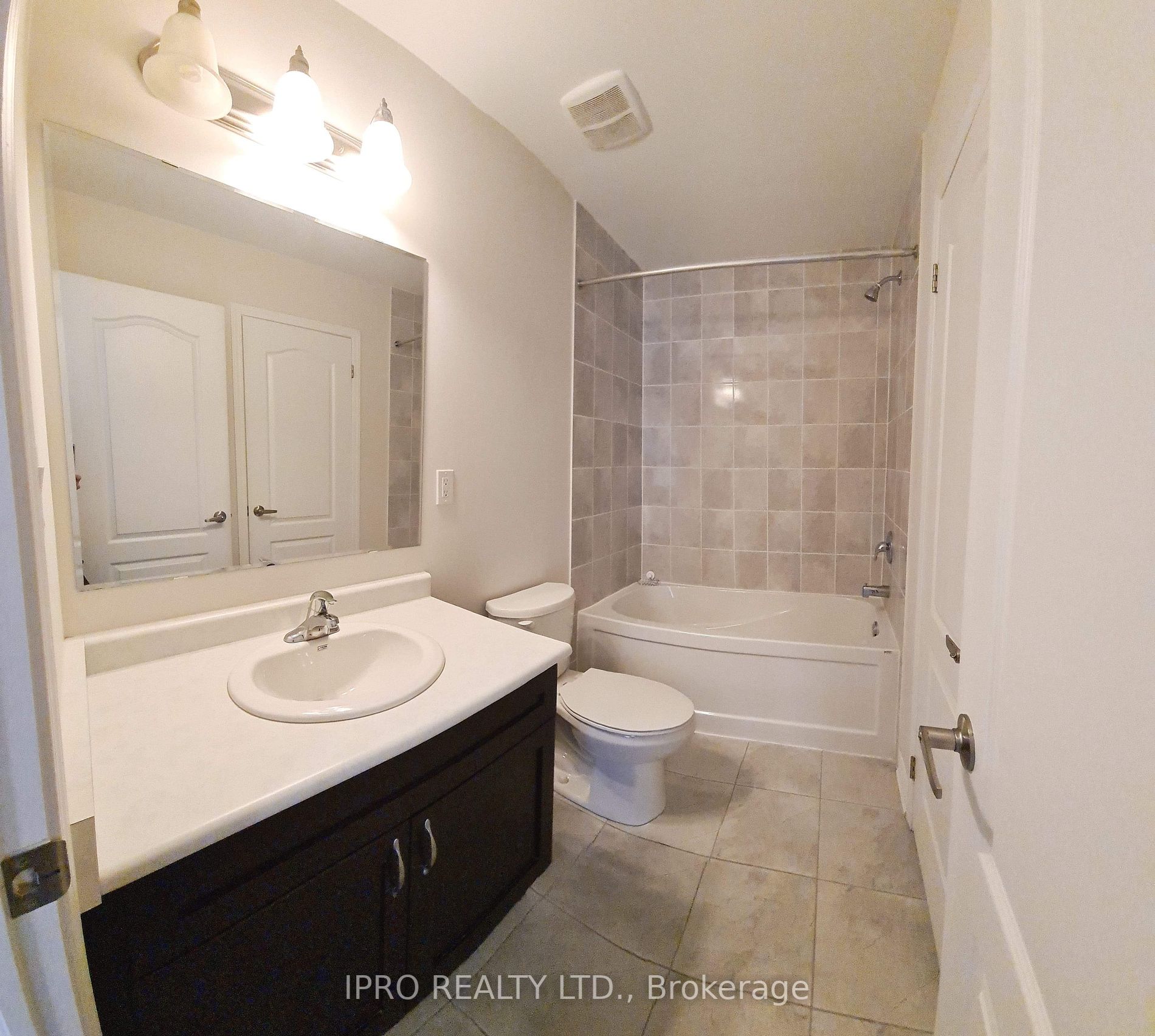 1541 Gainer Cres