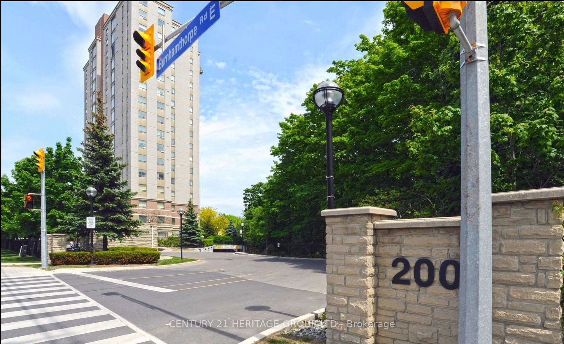 200 Burnhamthorpe Rd E, #1304
