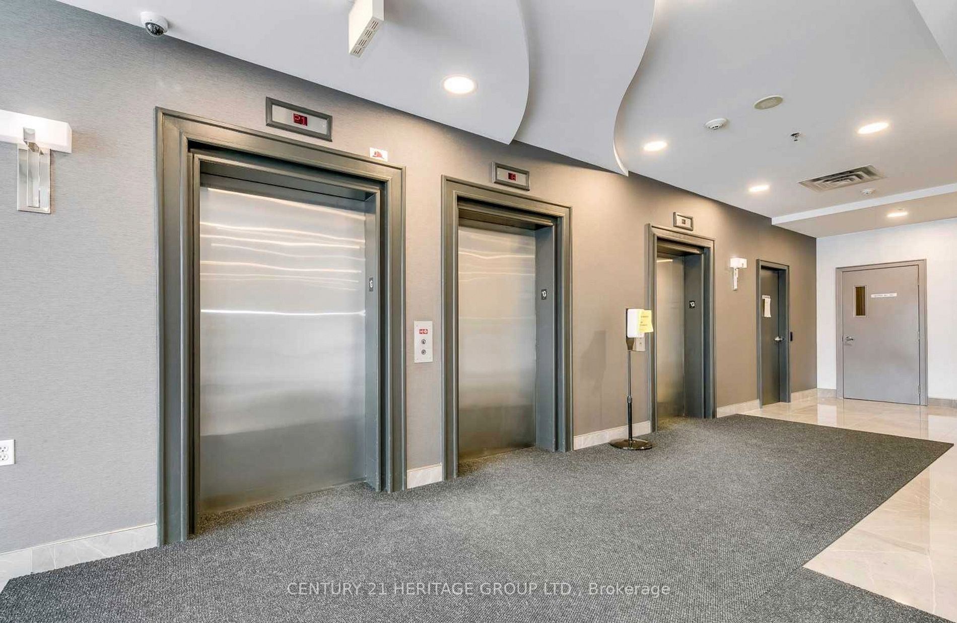 200 Burnhamthorpe Road E, #1304