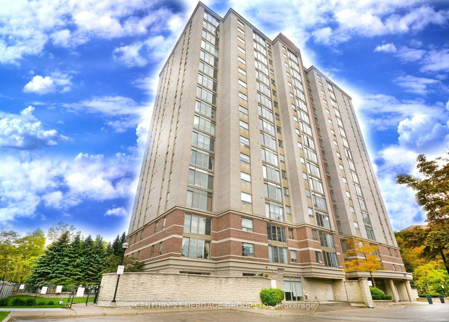 200 Burnhamthorpe Rd E, #1304