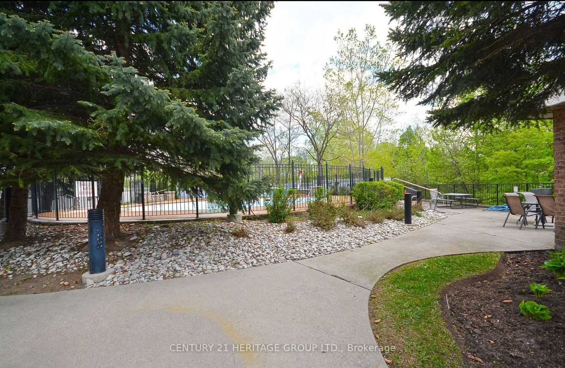 200 Burnhamthorpe Road E, #1304