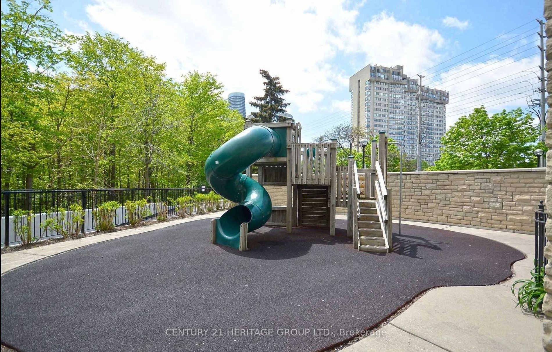 200 Burnhamthorpe Road E, #1304