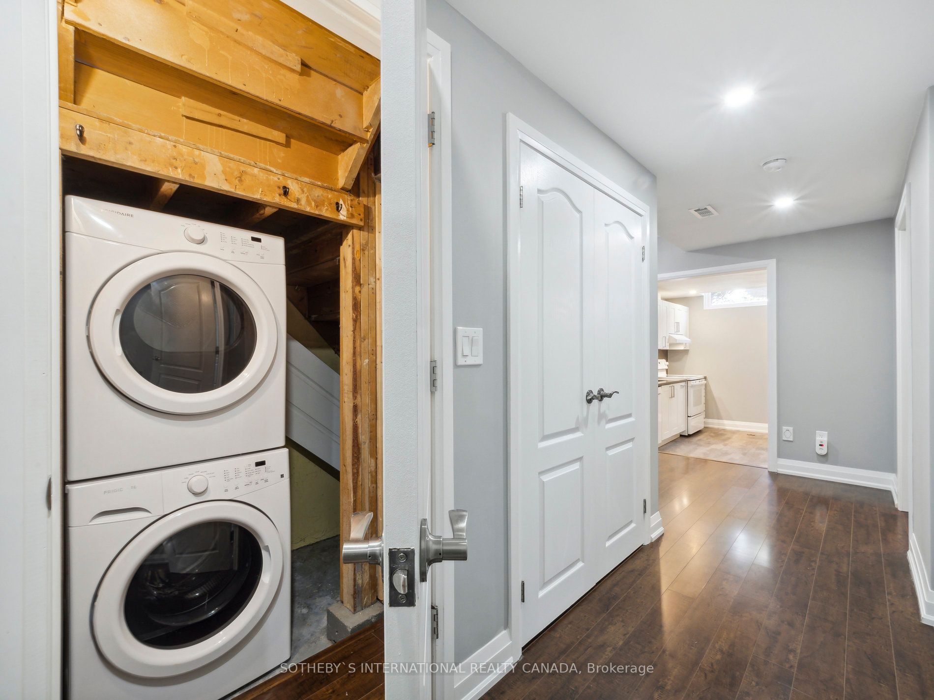 14 Laurelwood Cres, #Lower