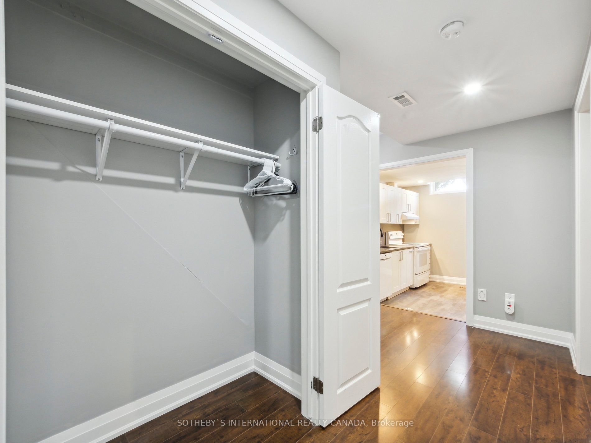 14 Laurelwood Cres, #Lower