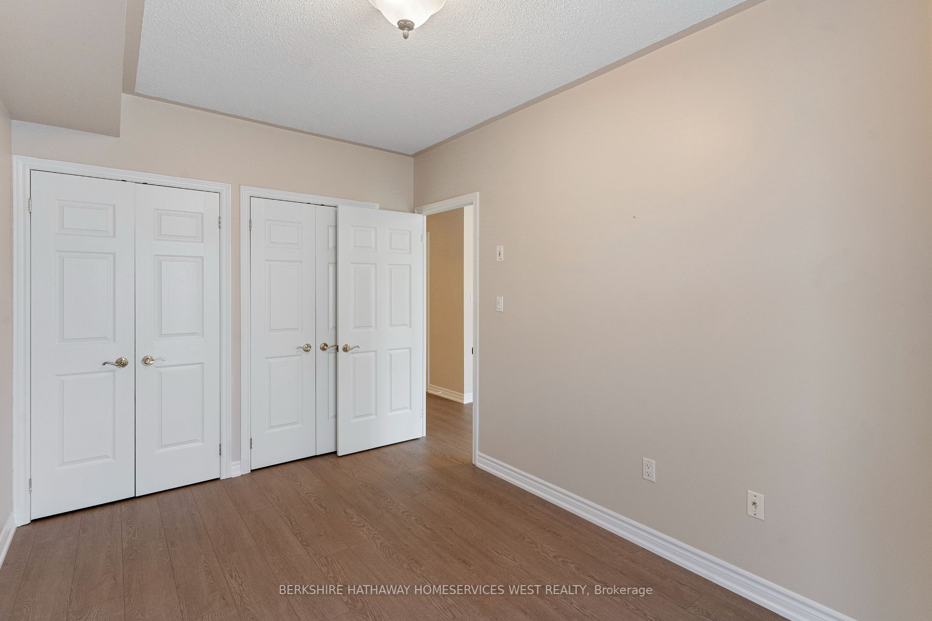 3085 Bloor St W, #207