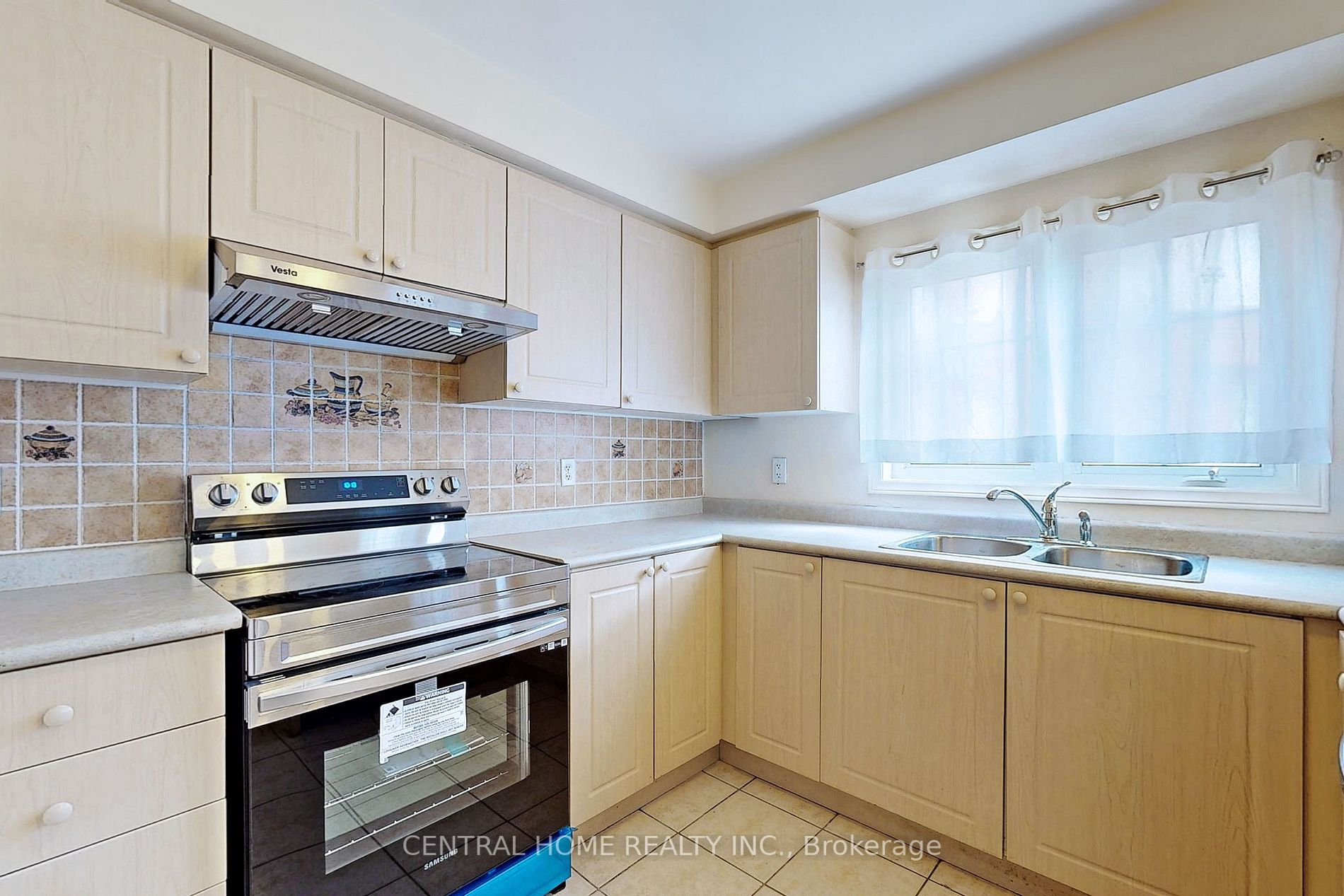 365 Murray Ross Pkwy, #13
