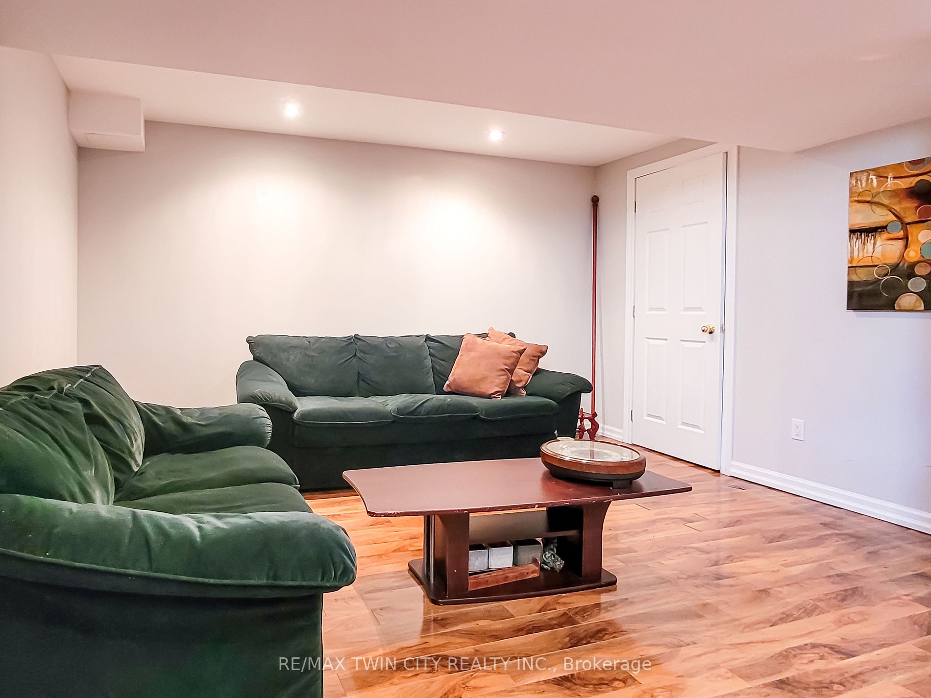 64 Livingston Rd