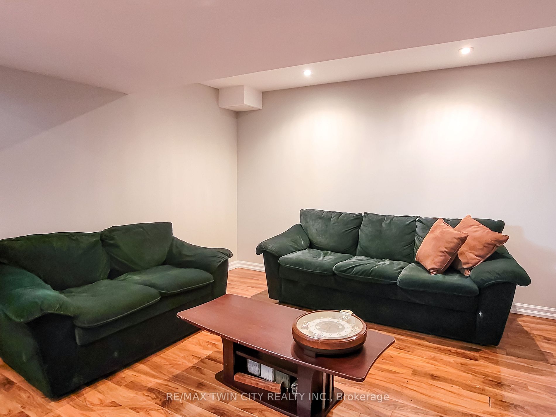 64 Livingston Rd