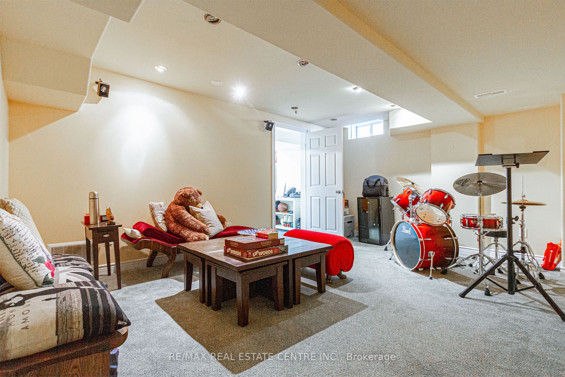 44 Curry Crescent