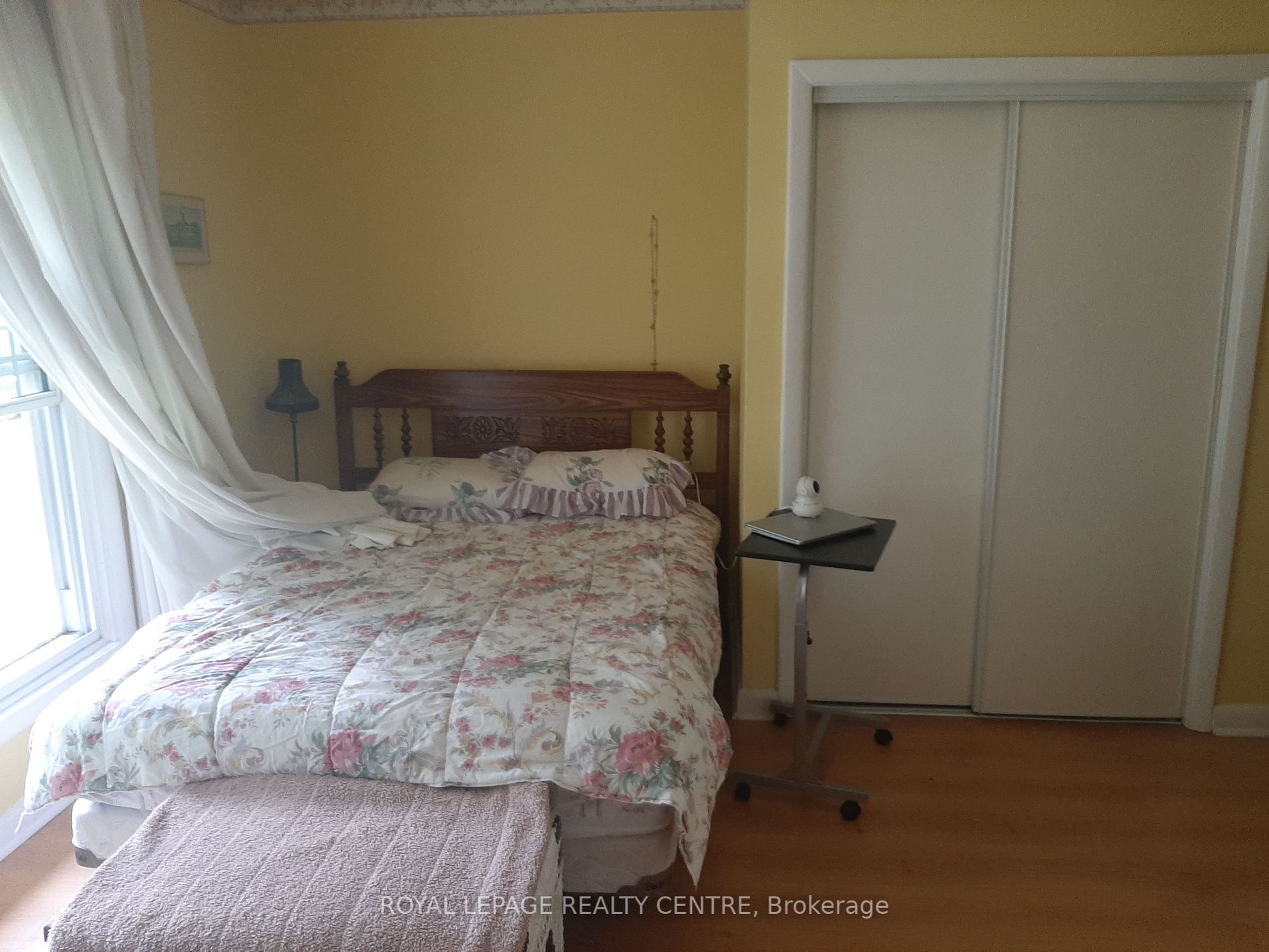 2572 Sharon Cres