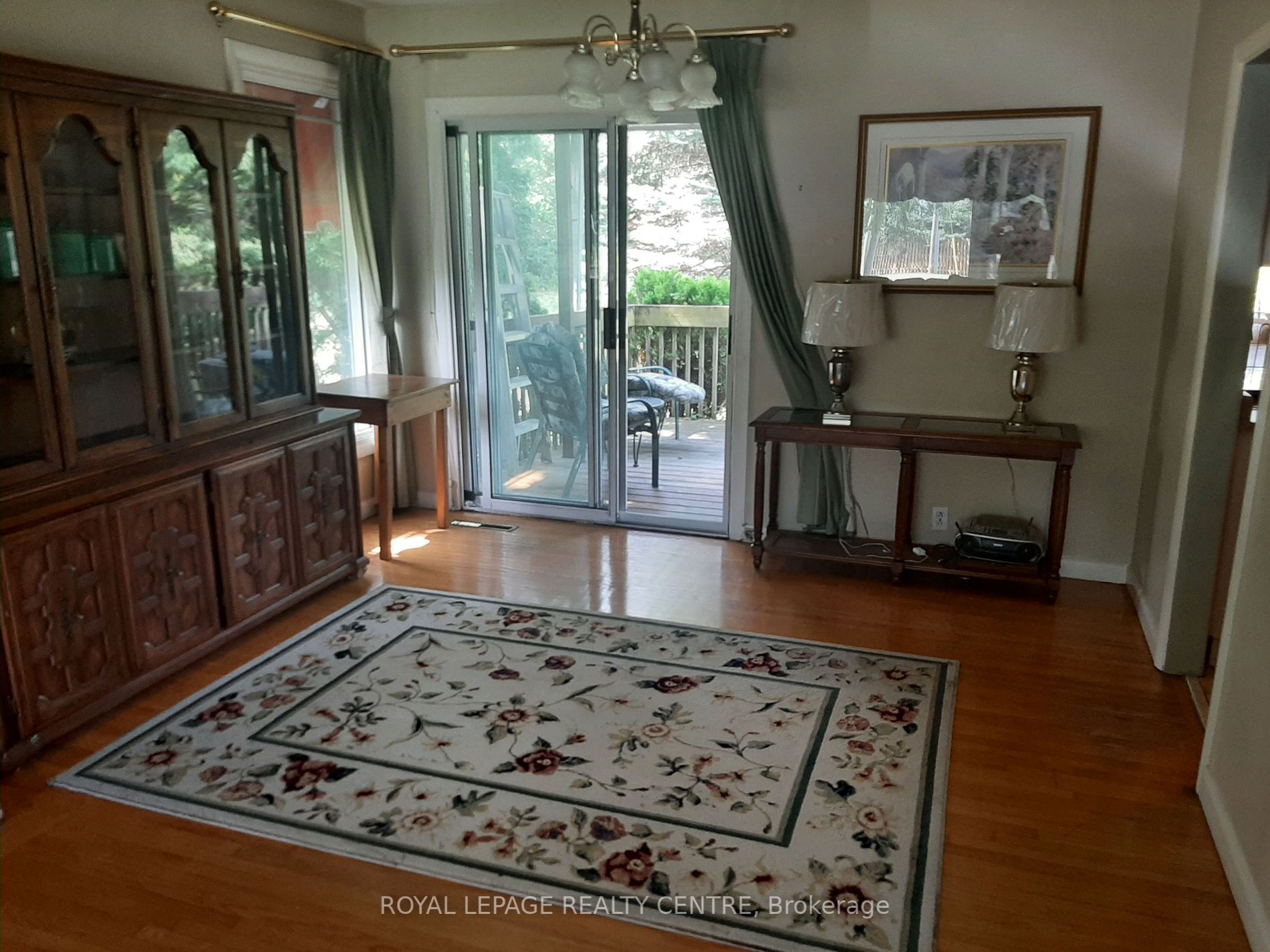 2572 Sharon Cres