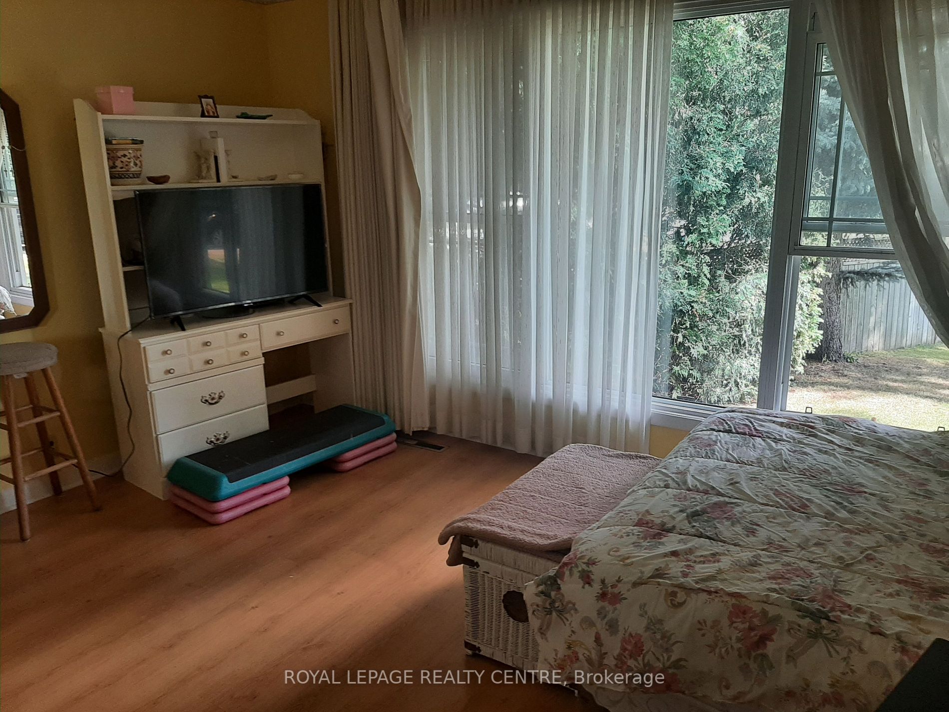 2572 Sharon Cres