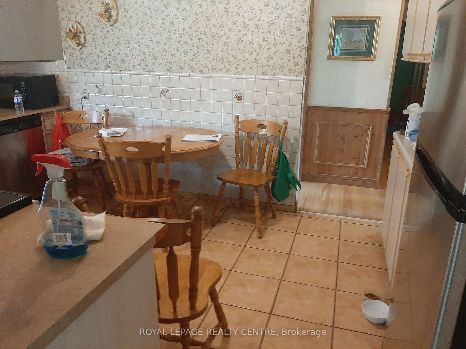 2572 Sharon Cres
