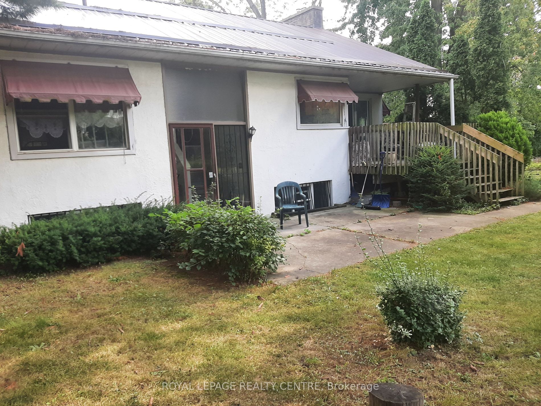 2572 Sharon Cres