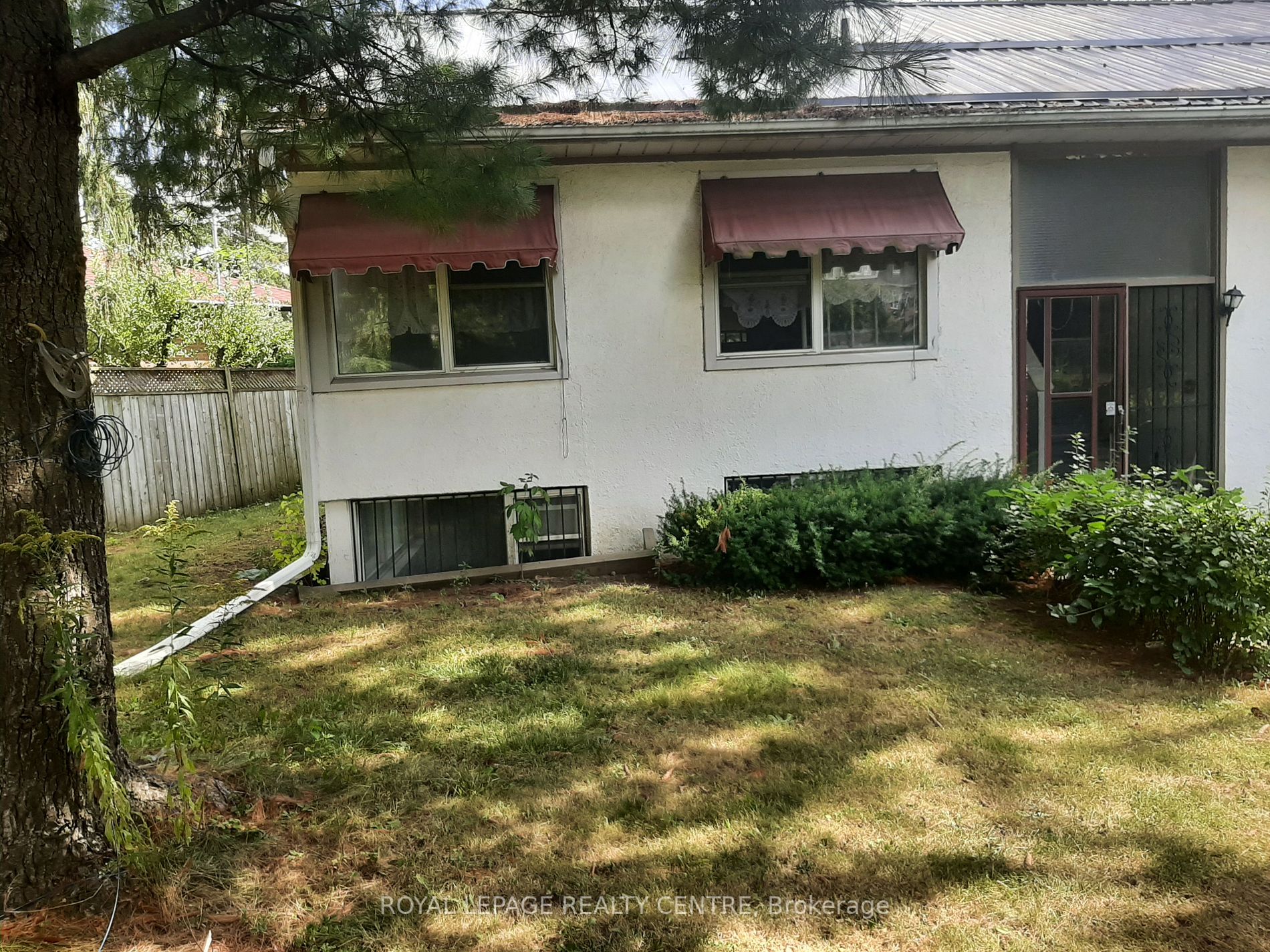 2572 Sharon Cres