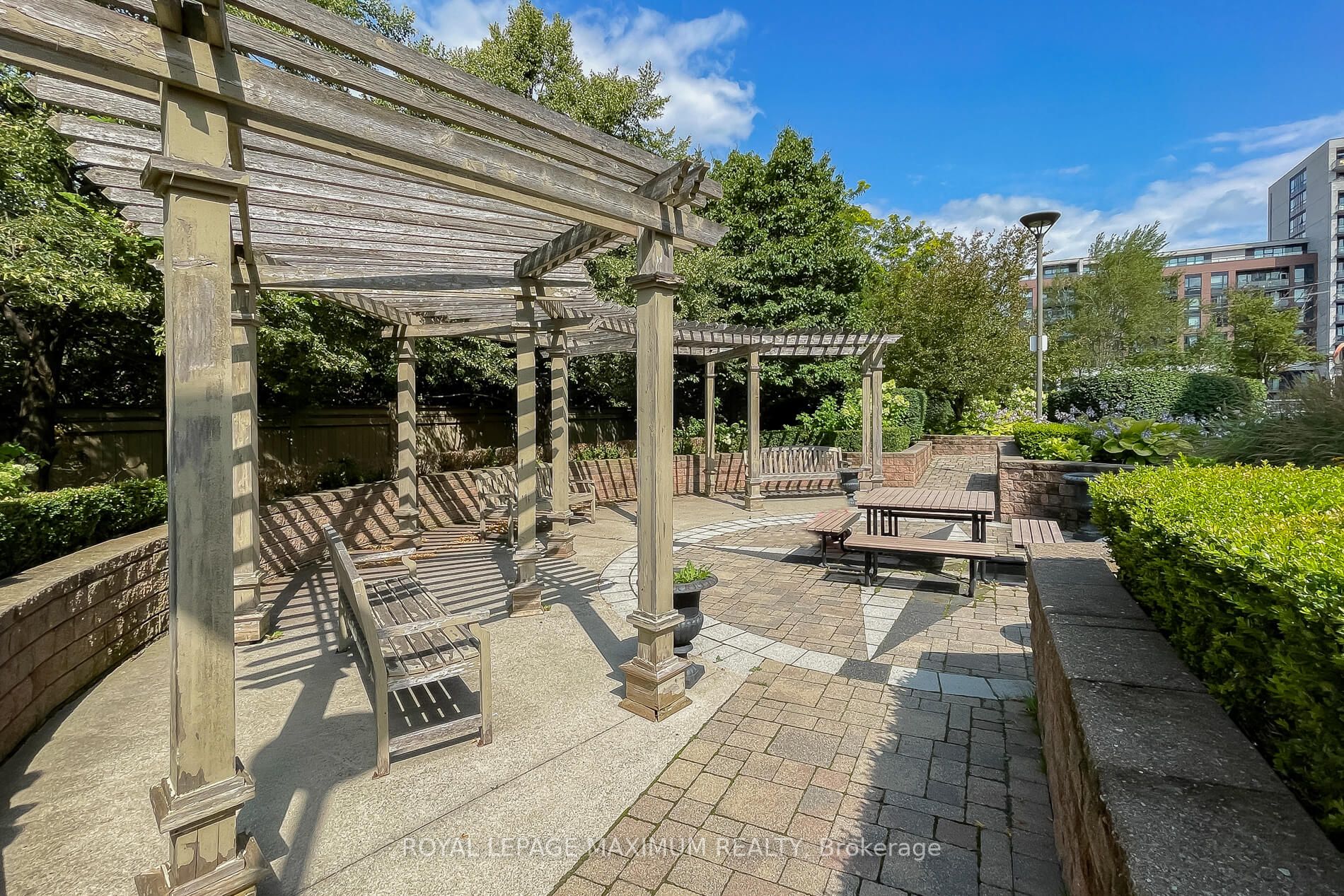2772 Keele St, #416