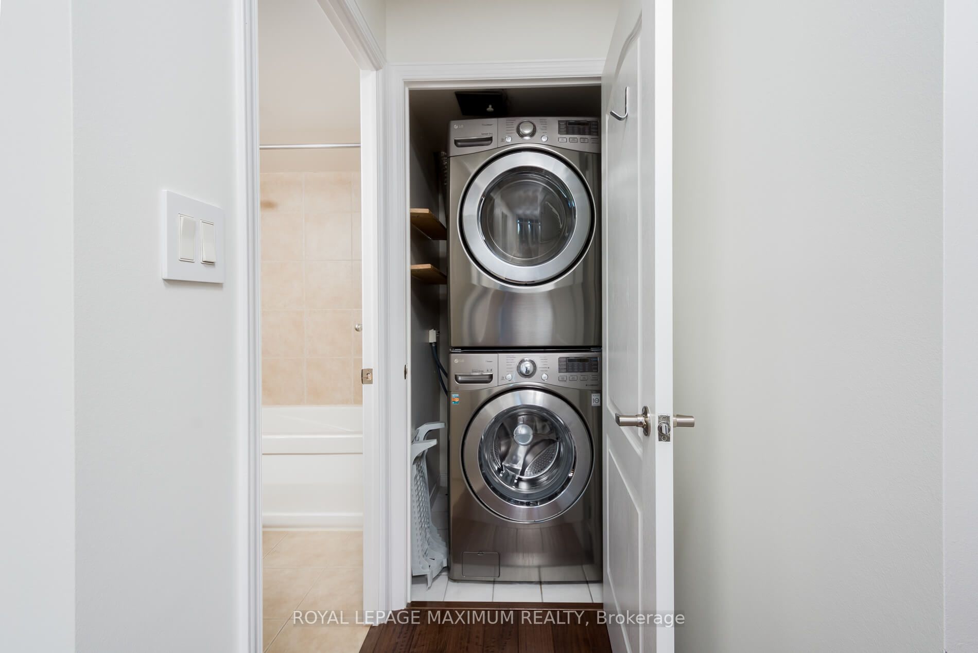 2772 Keele St, #416