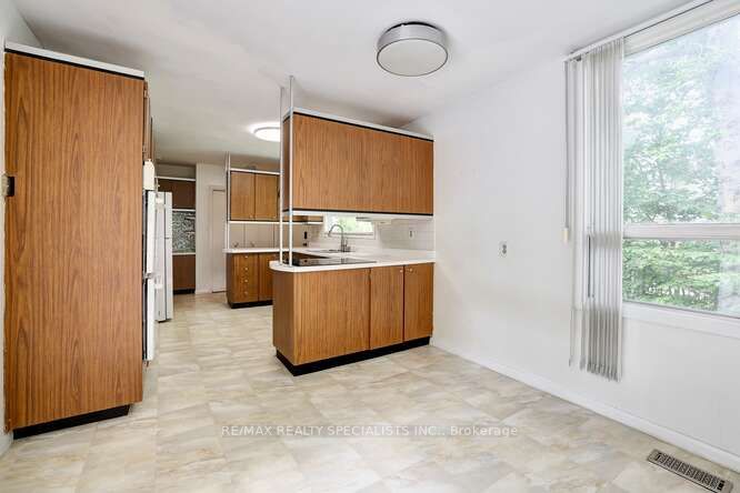 2411 Hammond Rd